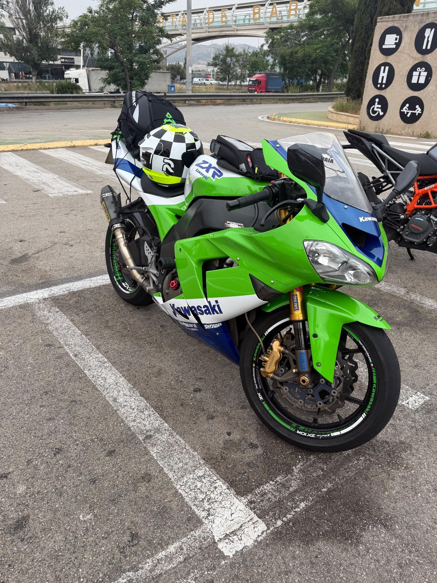 Foto 8 de Kawasaki zx10R 2004-2005 impecable
