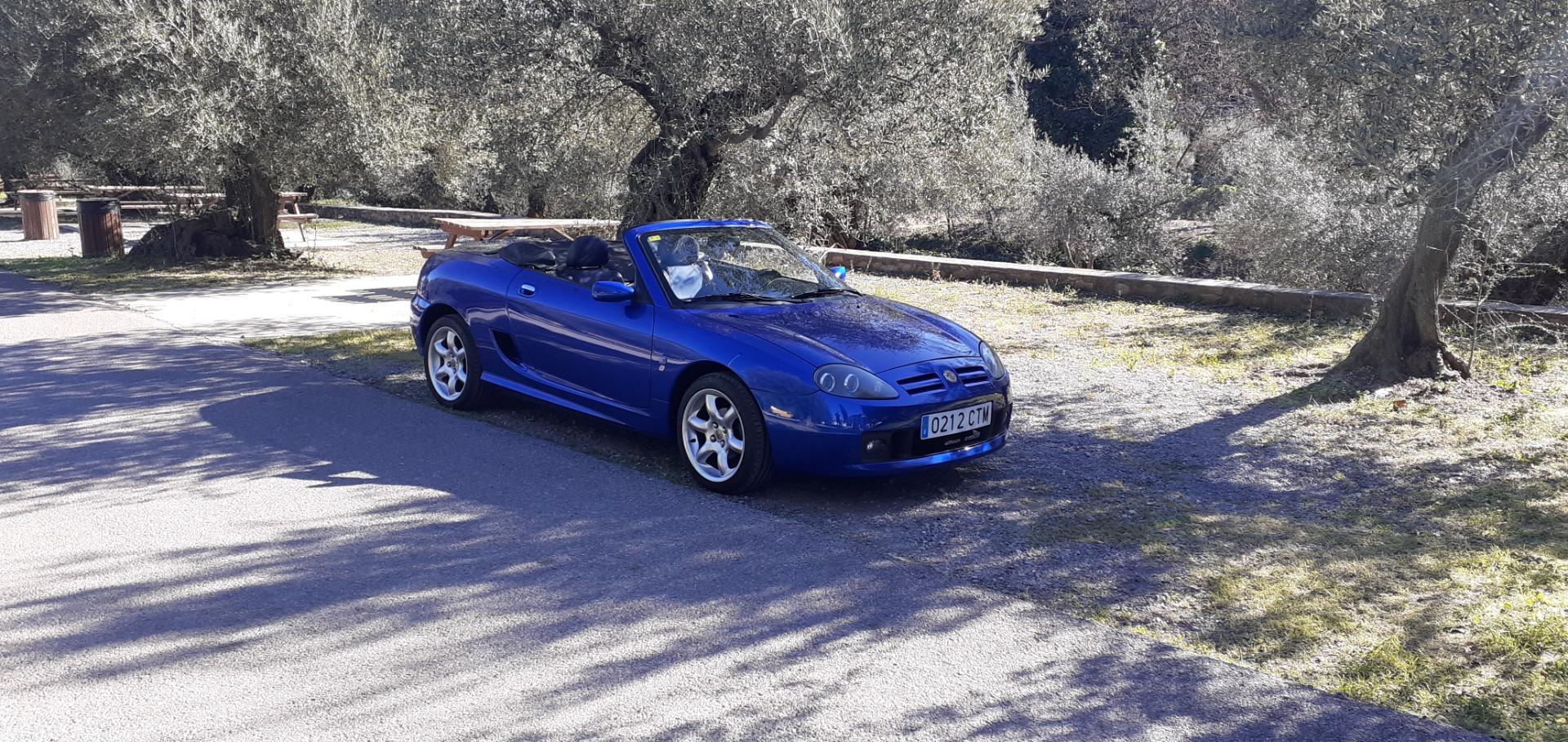 Foto de coche descapotable