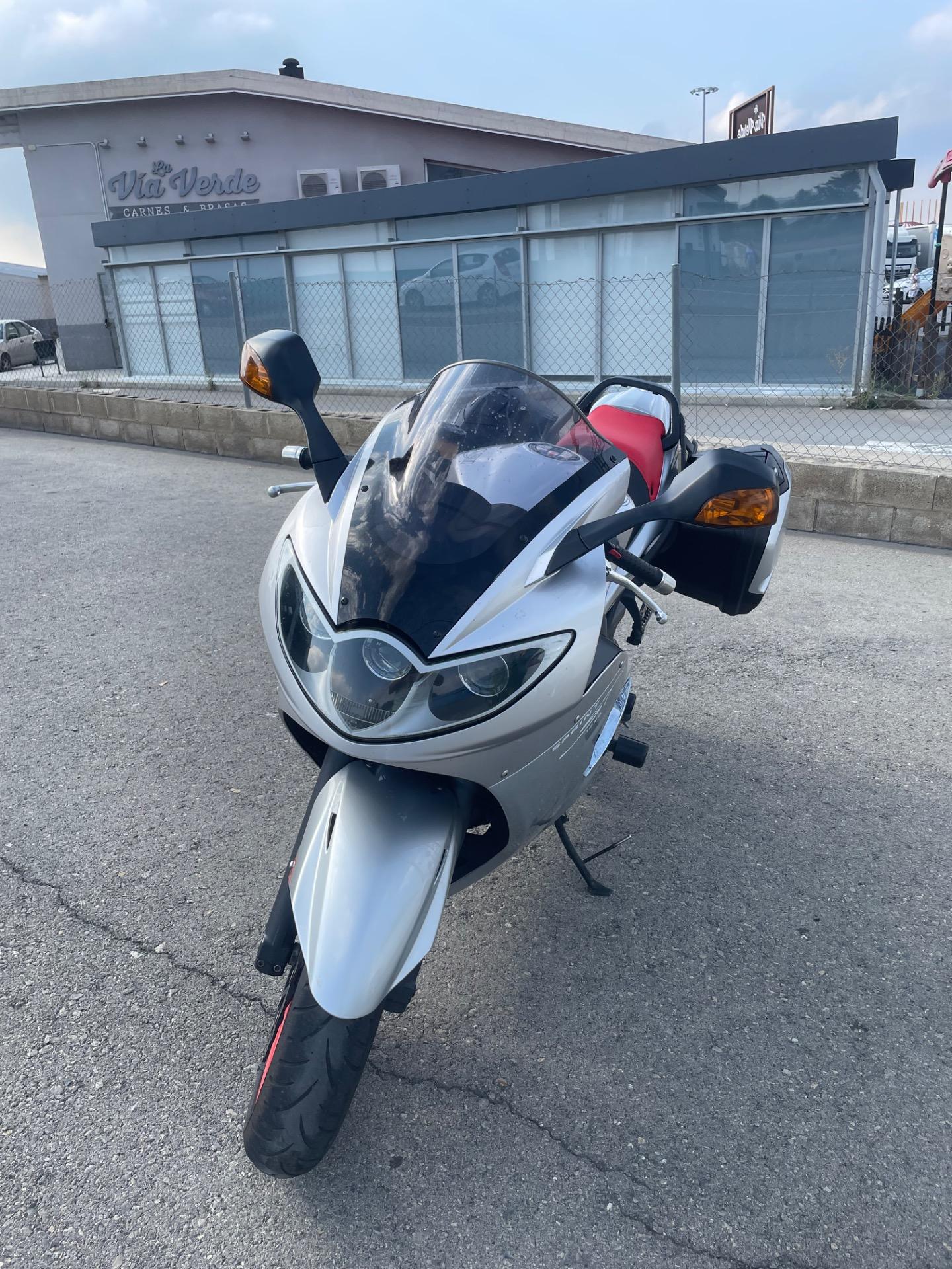 Foto 2 de Triumph sprint st 1050