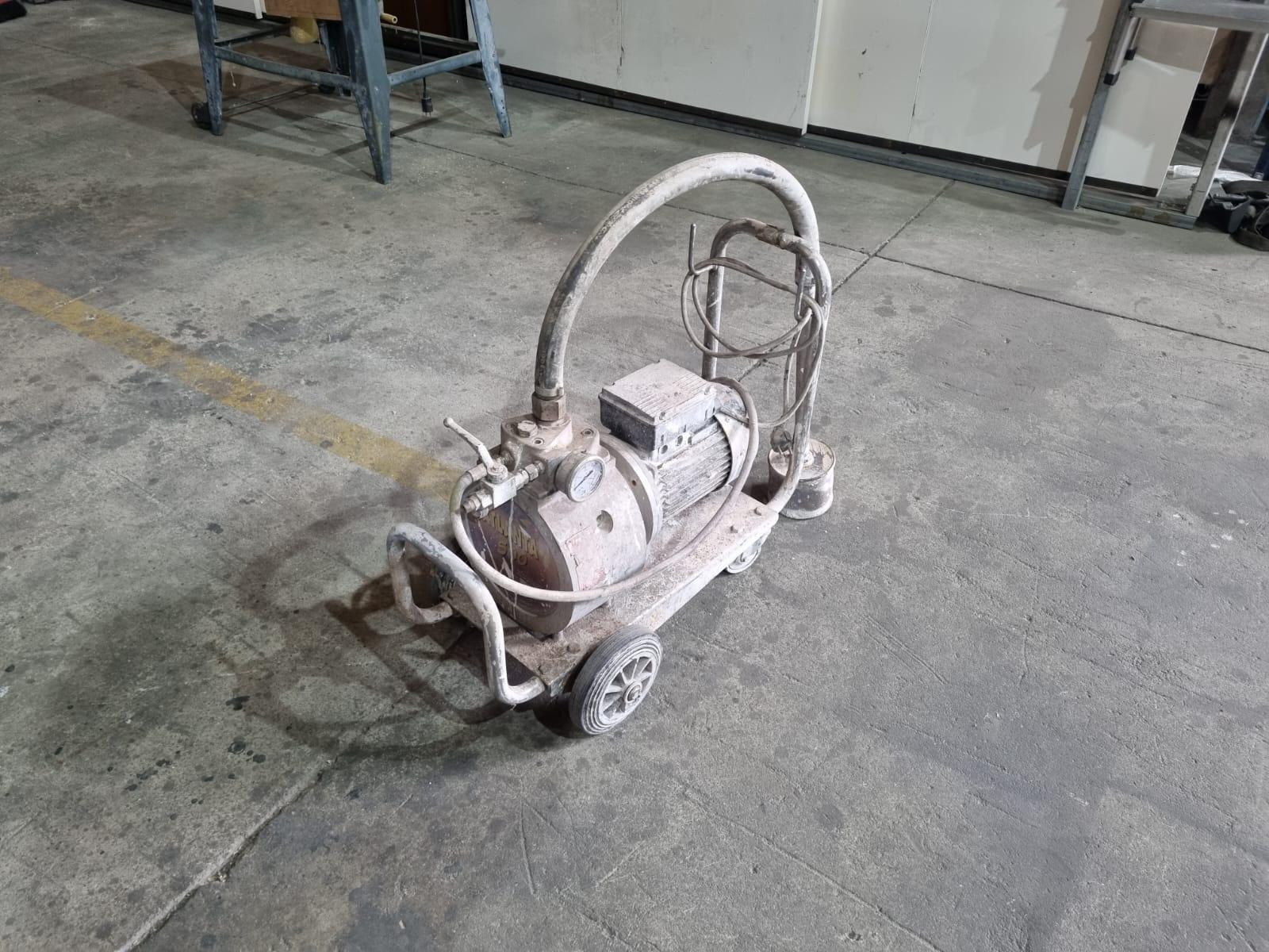 Foto 3 de Maquina de pintura 