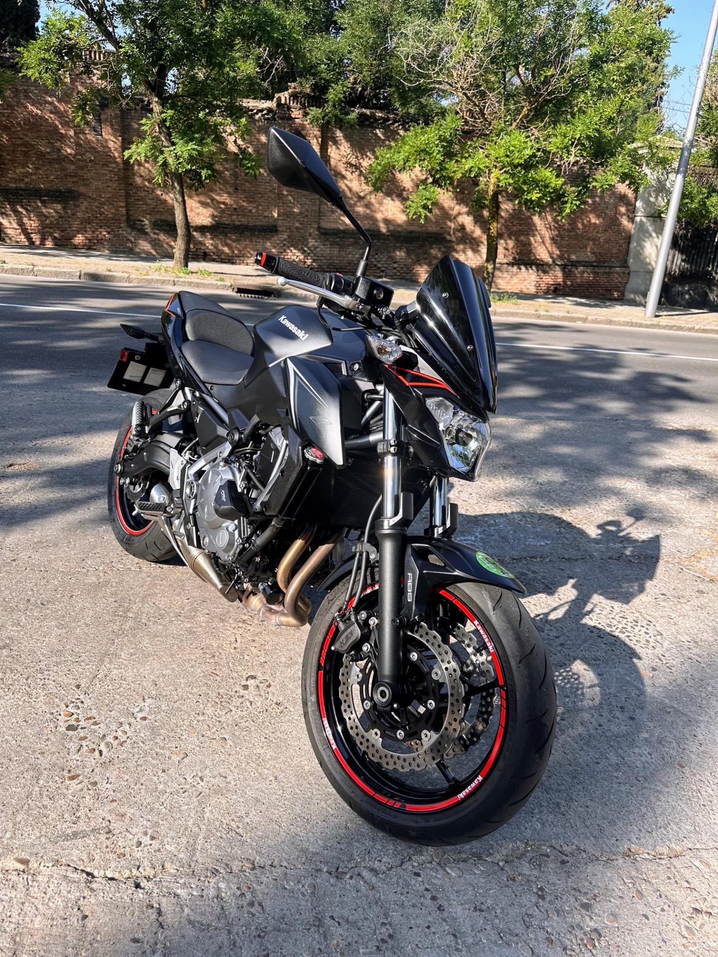 Foto 5 de Kawasaki z650 año 2017 23.500 km Muy cuidada 
