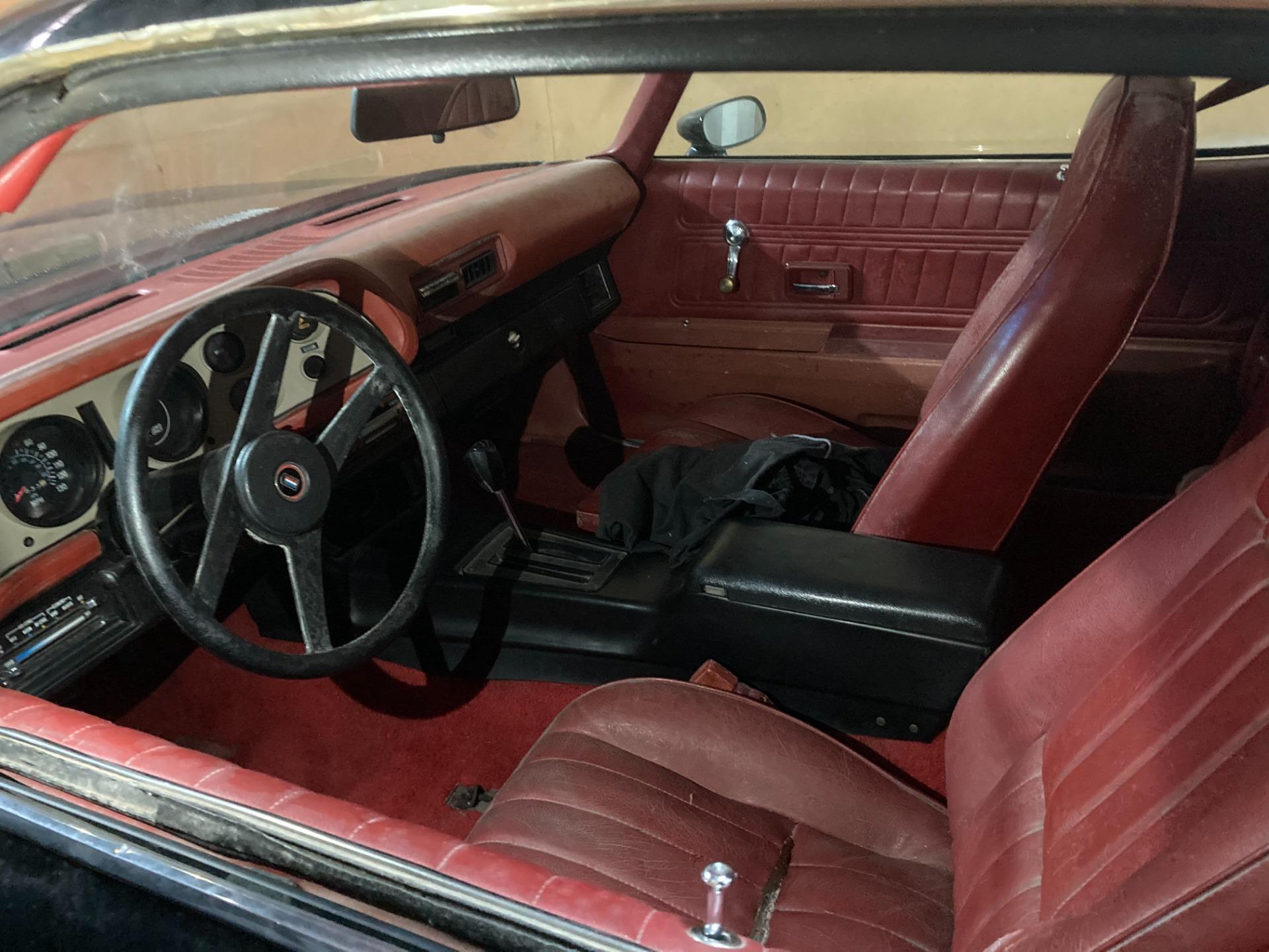 Foto 3 de Cambio Chebrolet Camaro del 1976 Negro con interior en rojo