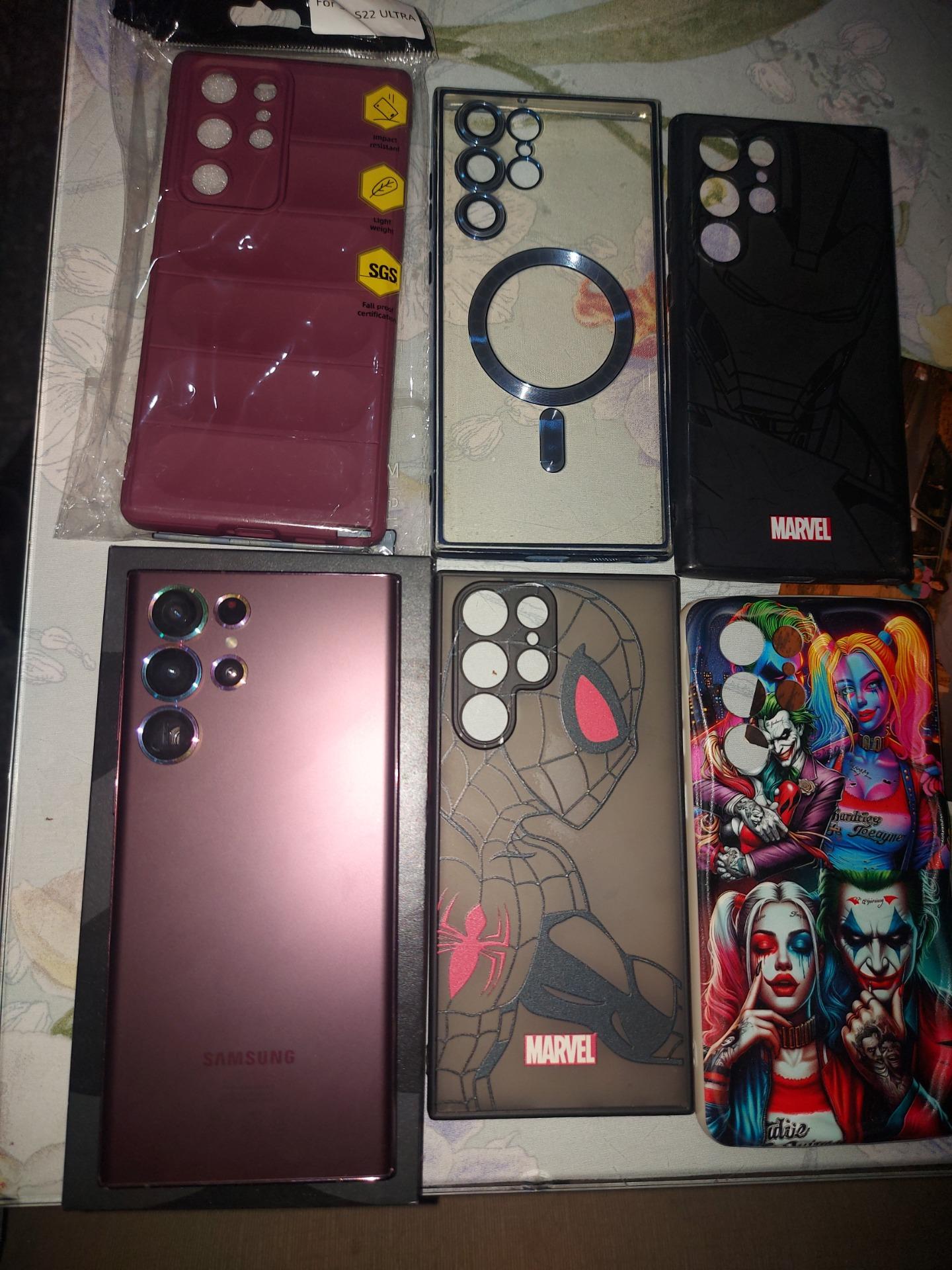 Foto 4 de Samsung Galaxy S22 Ultra 256 GB  tiene protector de la cámara. y de pantalla también está como nuevo
