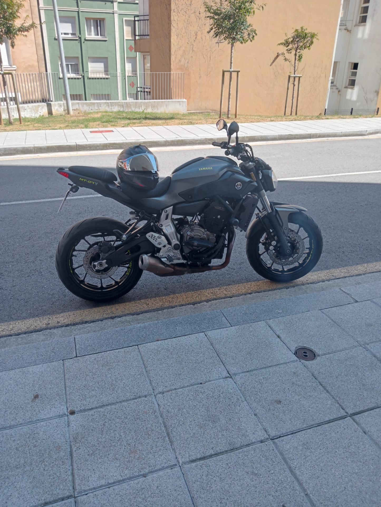 Foto 2 de Yamaha mt07 2015