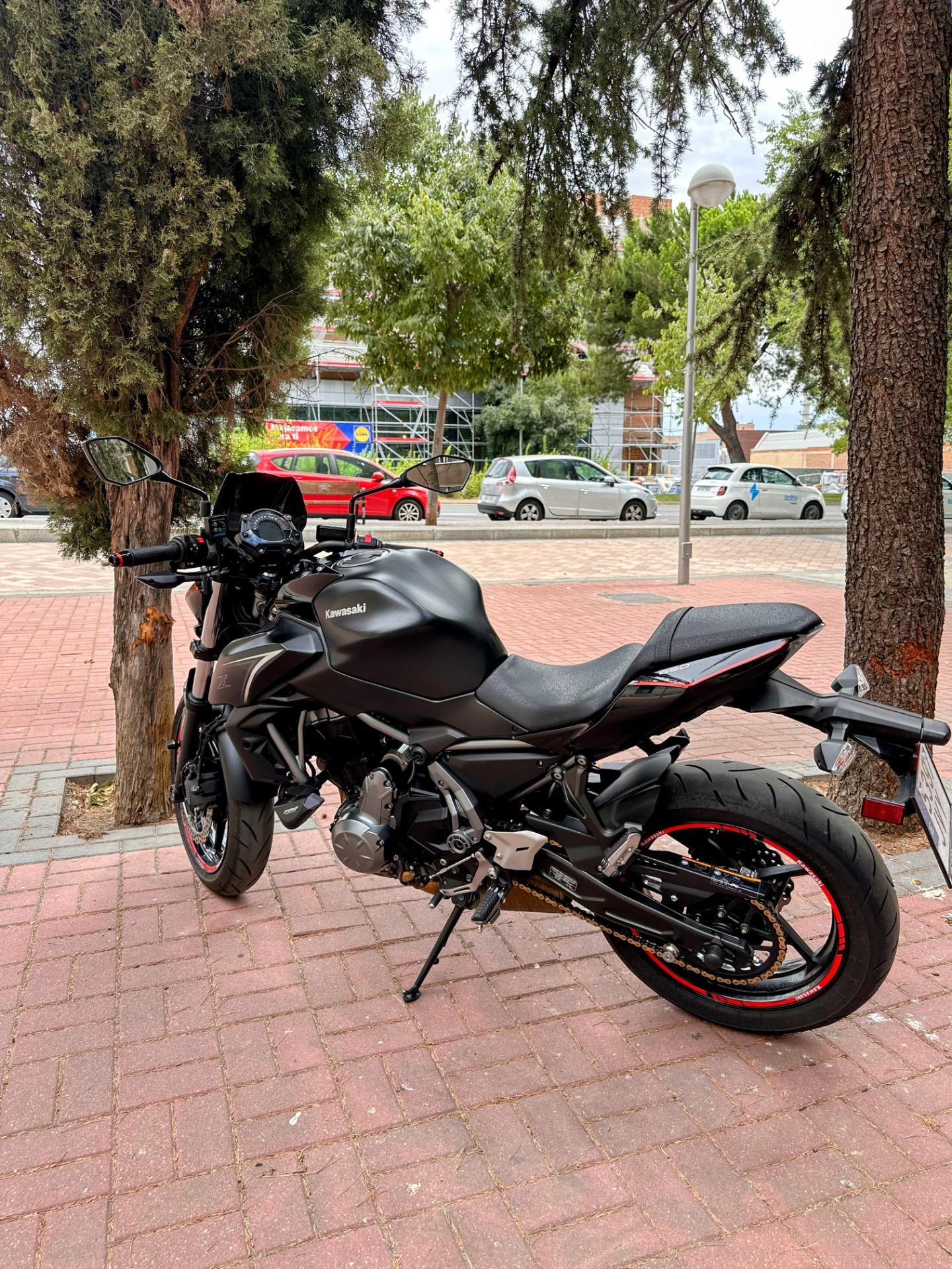 Foto 3 de Kawasaki z650 2017 23.500 muy cuidada