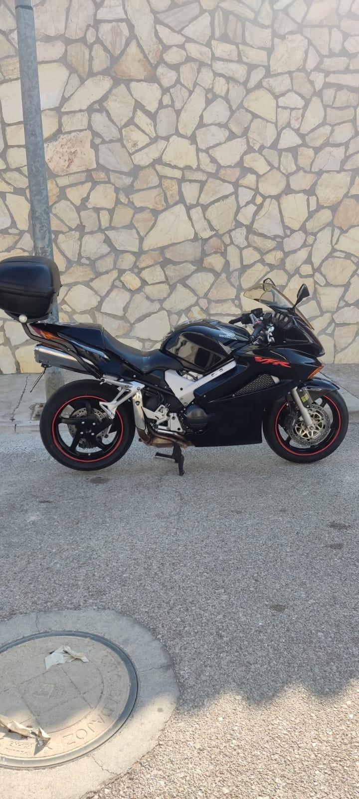 Foto 2 de Honda vfr 800 con 69000 km muy buen estado del 2004