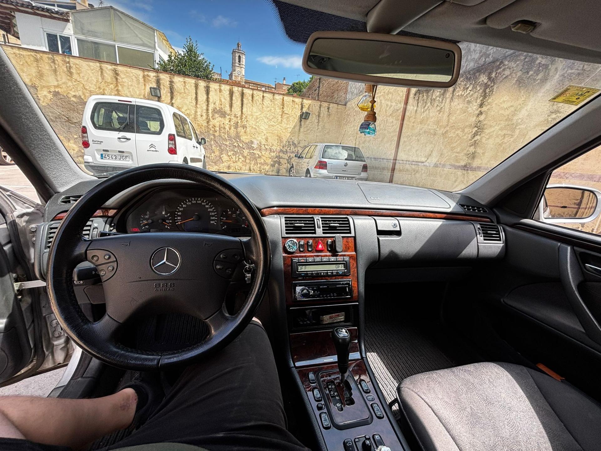 Foto 2 de Mercedes Benz w 210 CDI diesel del 2000