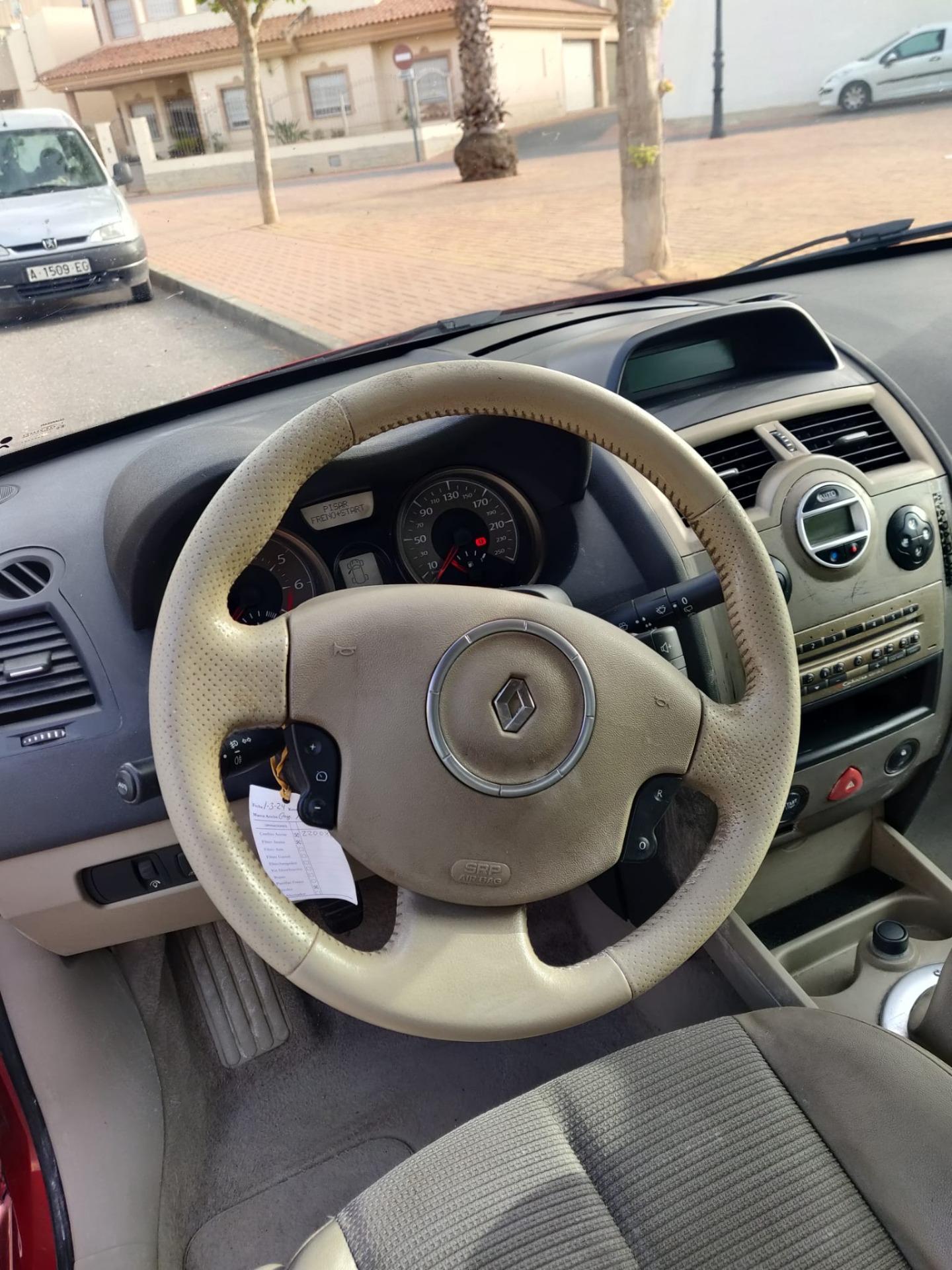 Foto 6 de RENAULT MEGANE 2.0 135CV