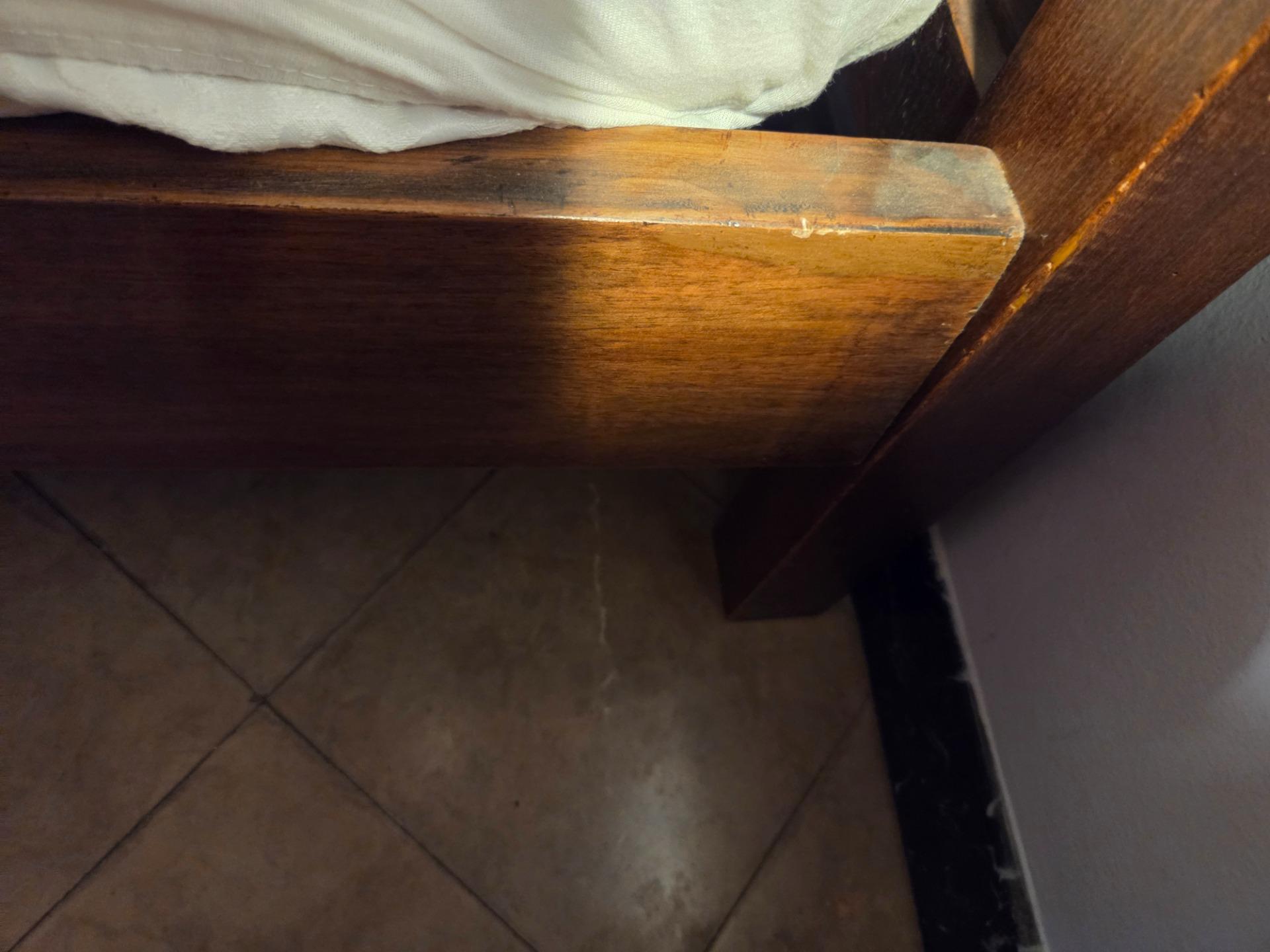 Foto 3 de Cama con Cabezal y pies de madera raiz olivo