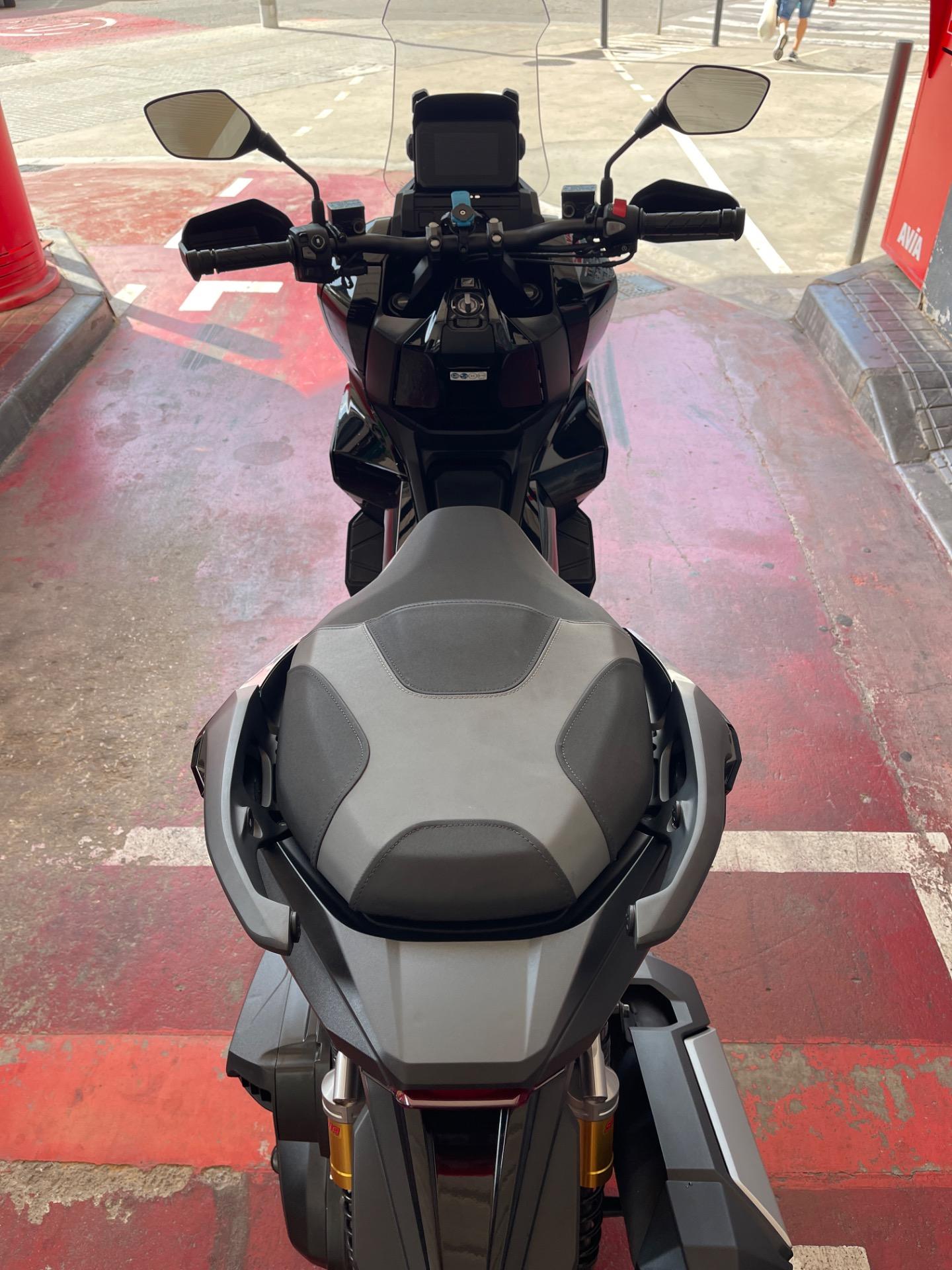 Foto 2 de Honda ADV 350cc Año 2025 KM 6,500