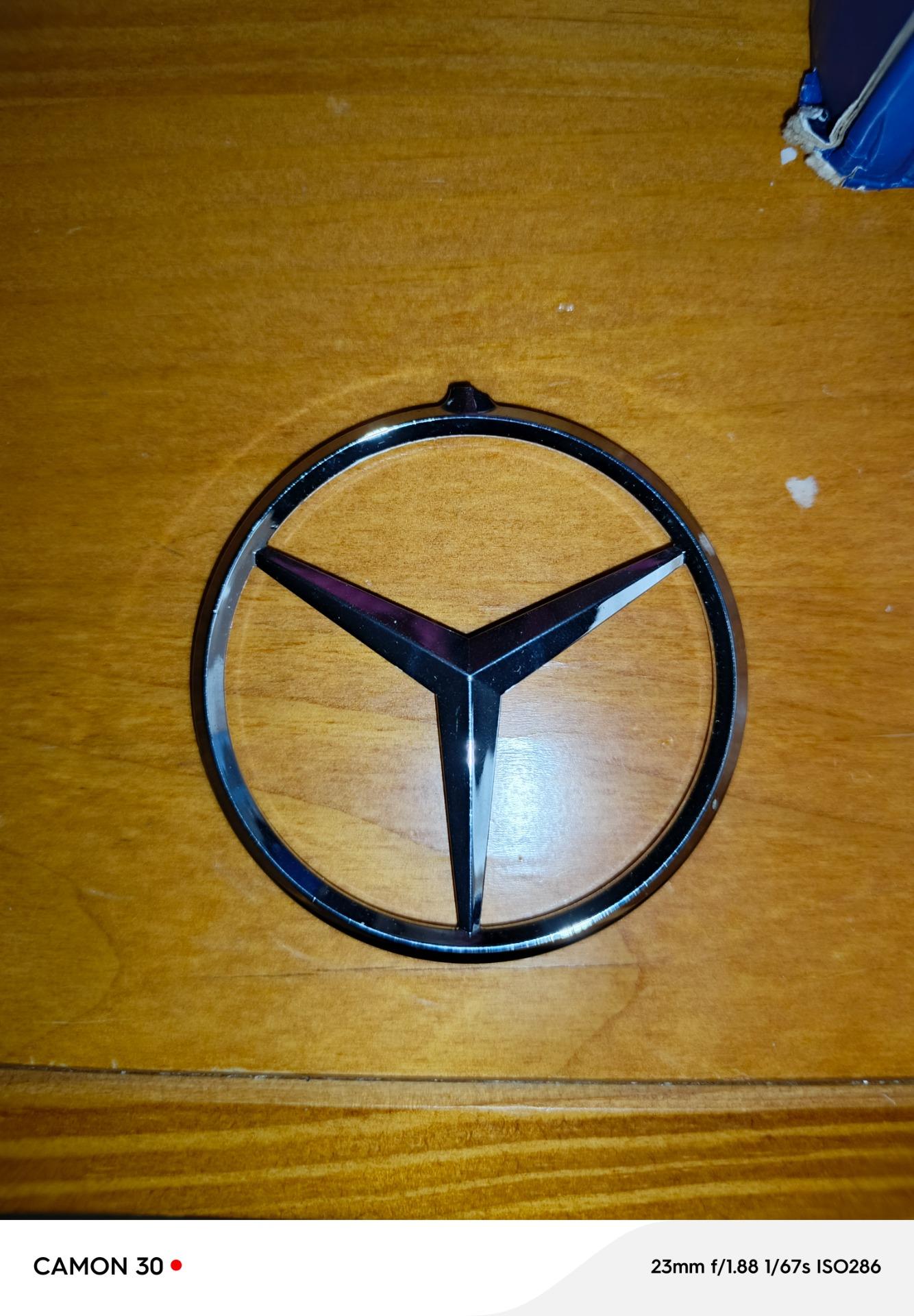 Foto de Un logo de mercedes 