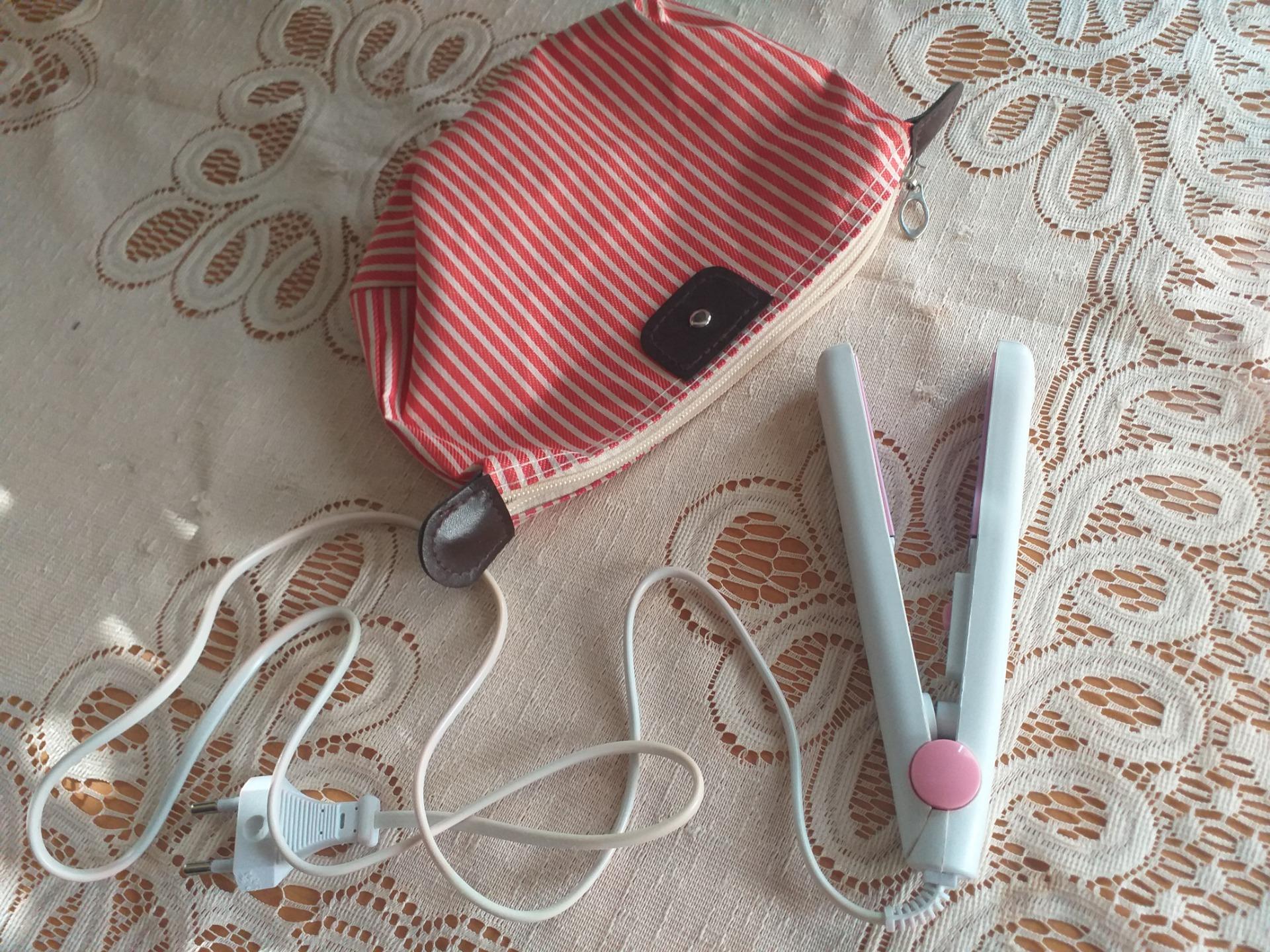 Foto 1 de Mini plancha de viaje para cabello 