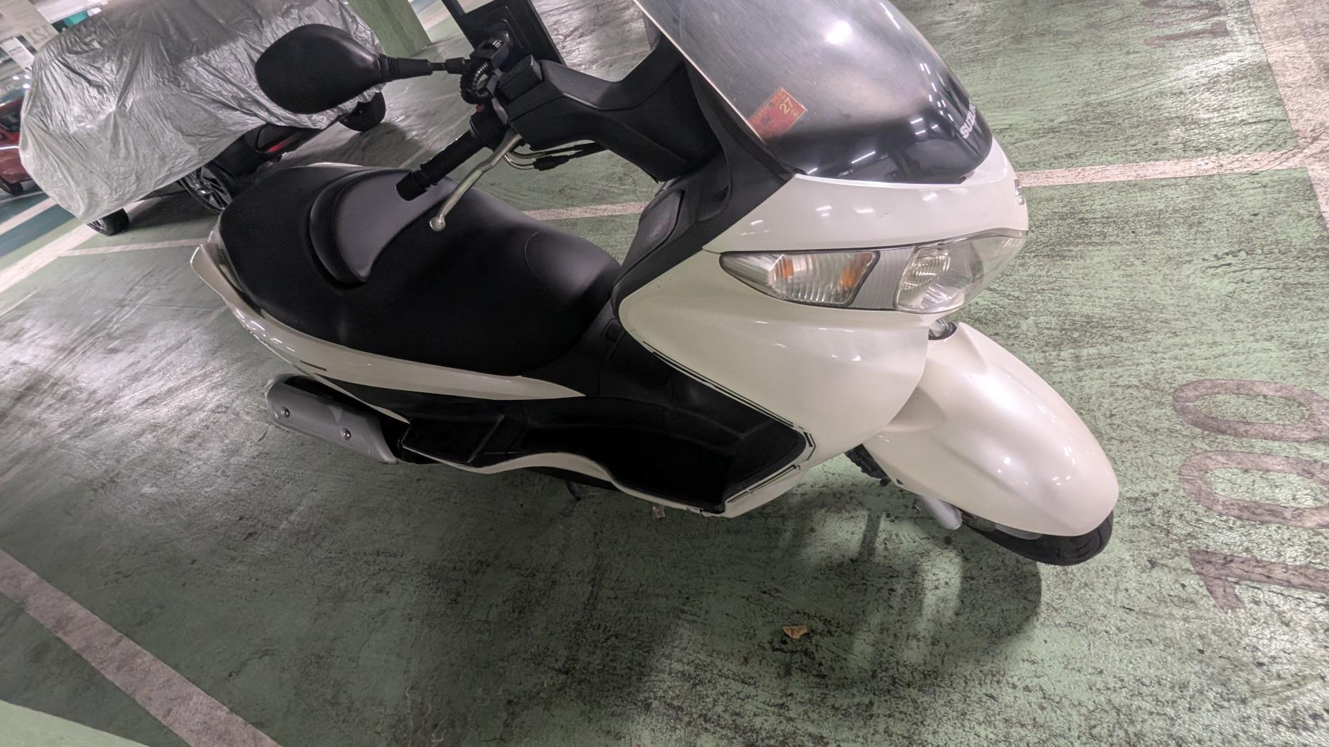 Foto 9 de Suzuki Burgman 200 año 2012, 64000km funcionando correctamente. ITV agosto 2027. Moto mayor o coche