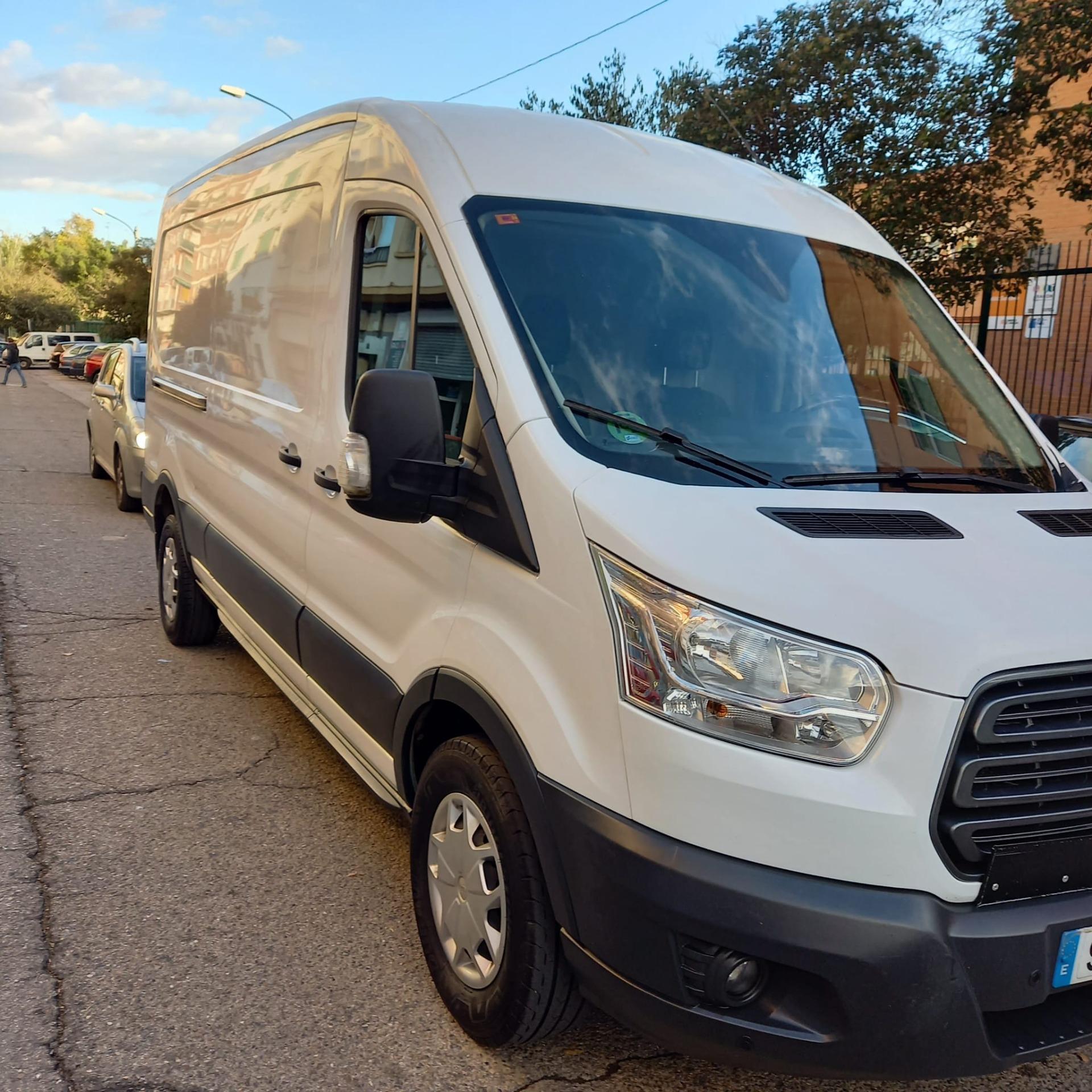 Foto de Furgoneta Ford Transit ideal para camperizar 