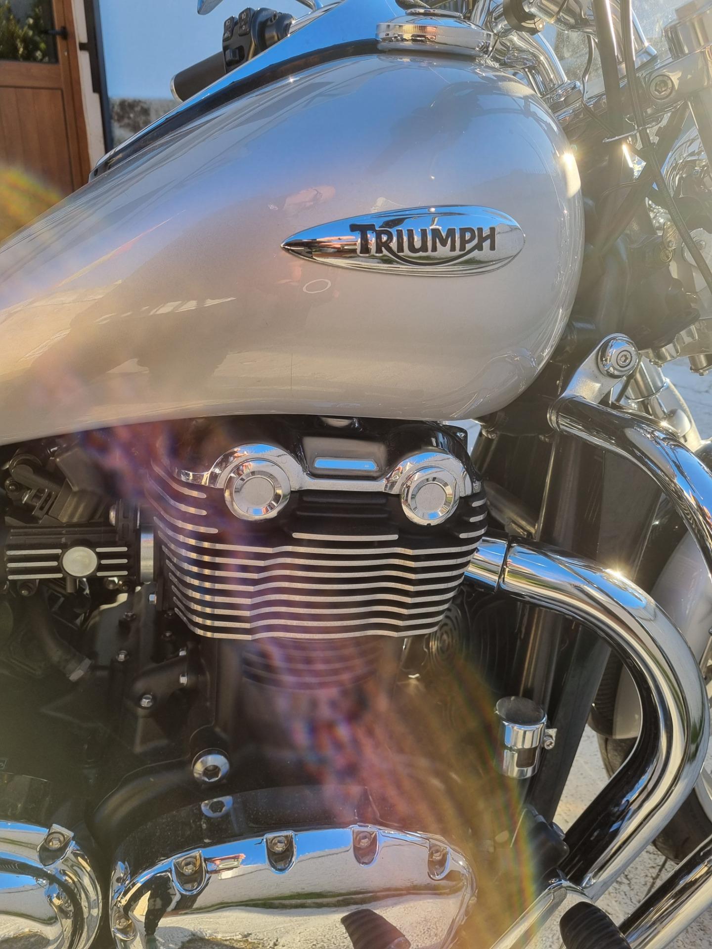 Foto de Triumph thunderbird 1600 año 2010, Etiqueta C