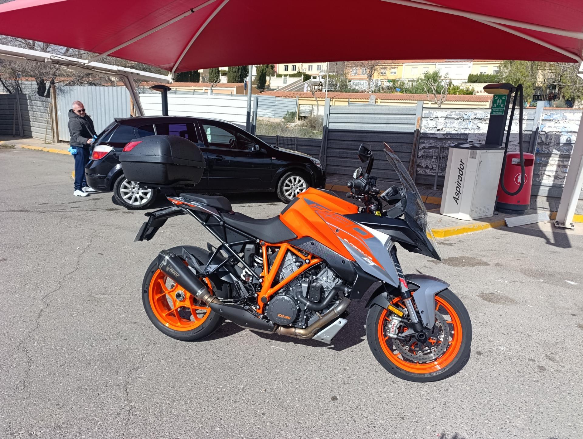 Foto 1 de KTM 1290 Superduke GT