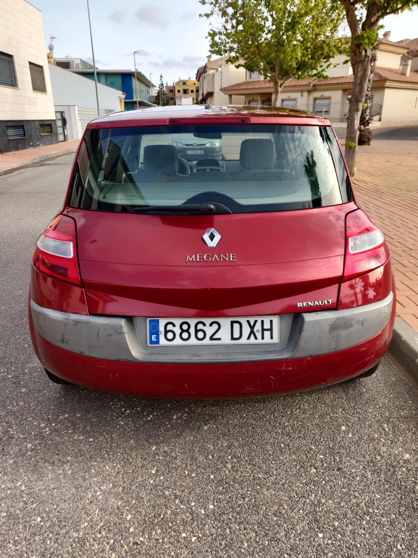 Foto 2 de RENAULT MEGANE 2.0 135CV