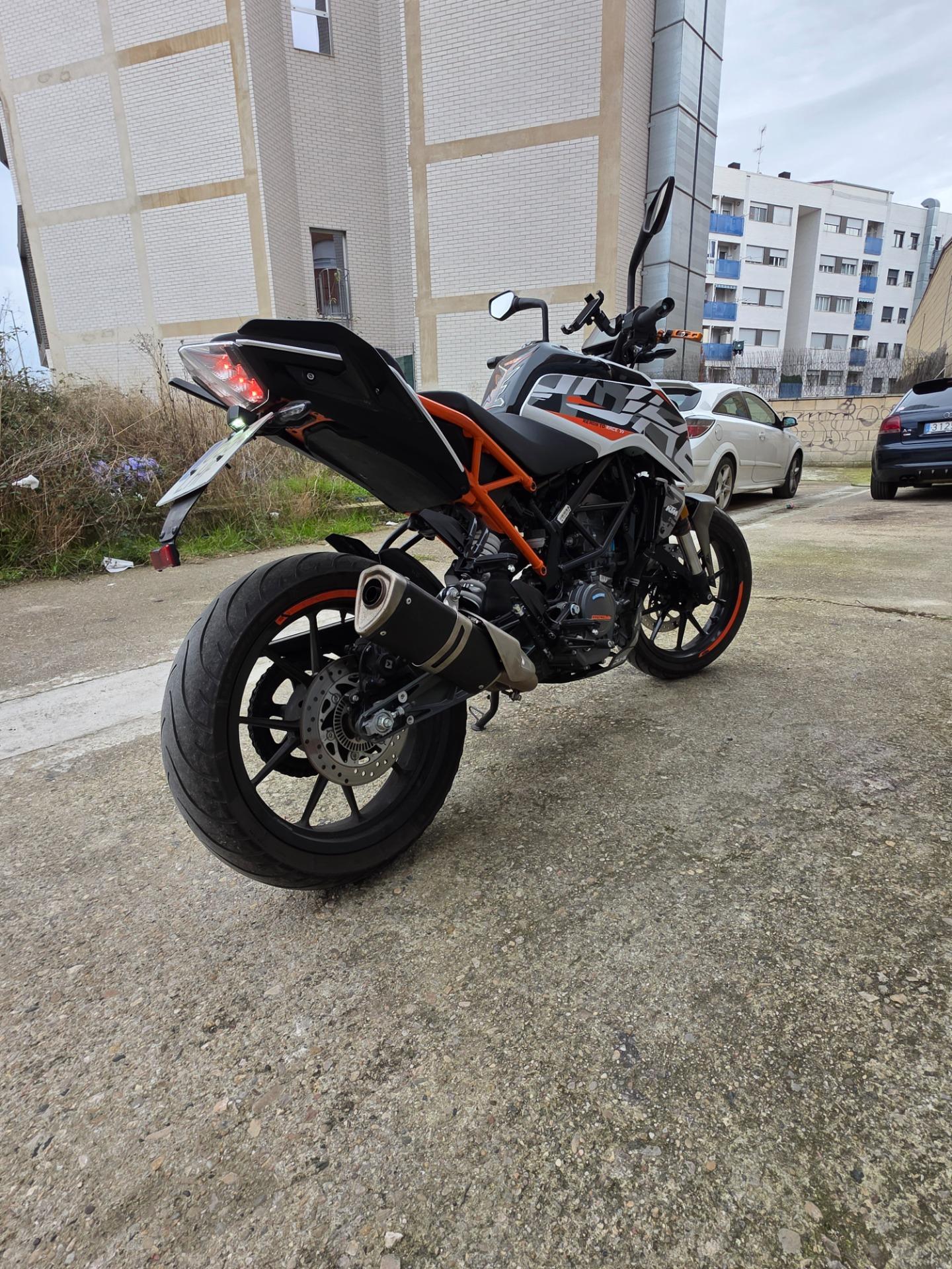 Foto 6 de Opel Astra h gtc y Ktm Duke 125
