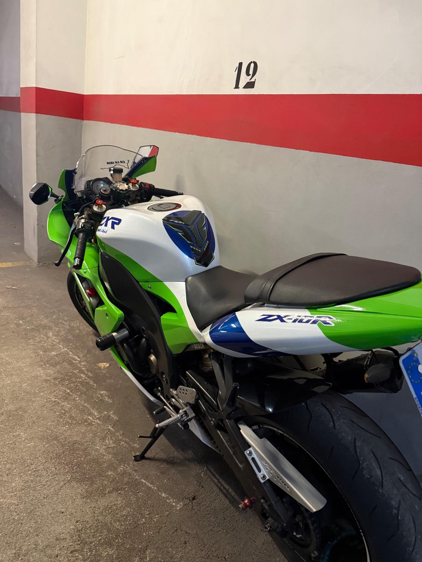 Foto 5 de Kawasaki zx10R 2004-2005 impecable