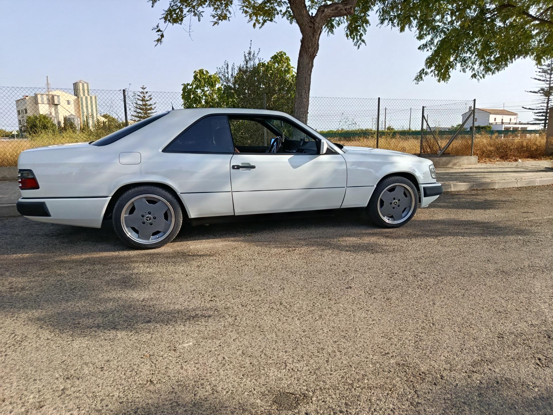 Foto 5 de Mercedes 300 CE 24V
