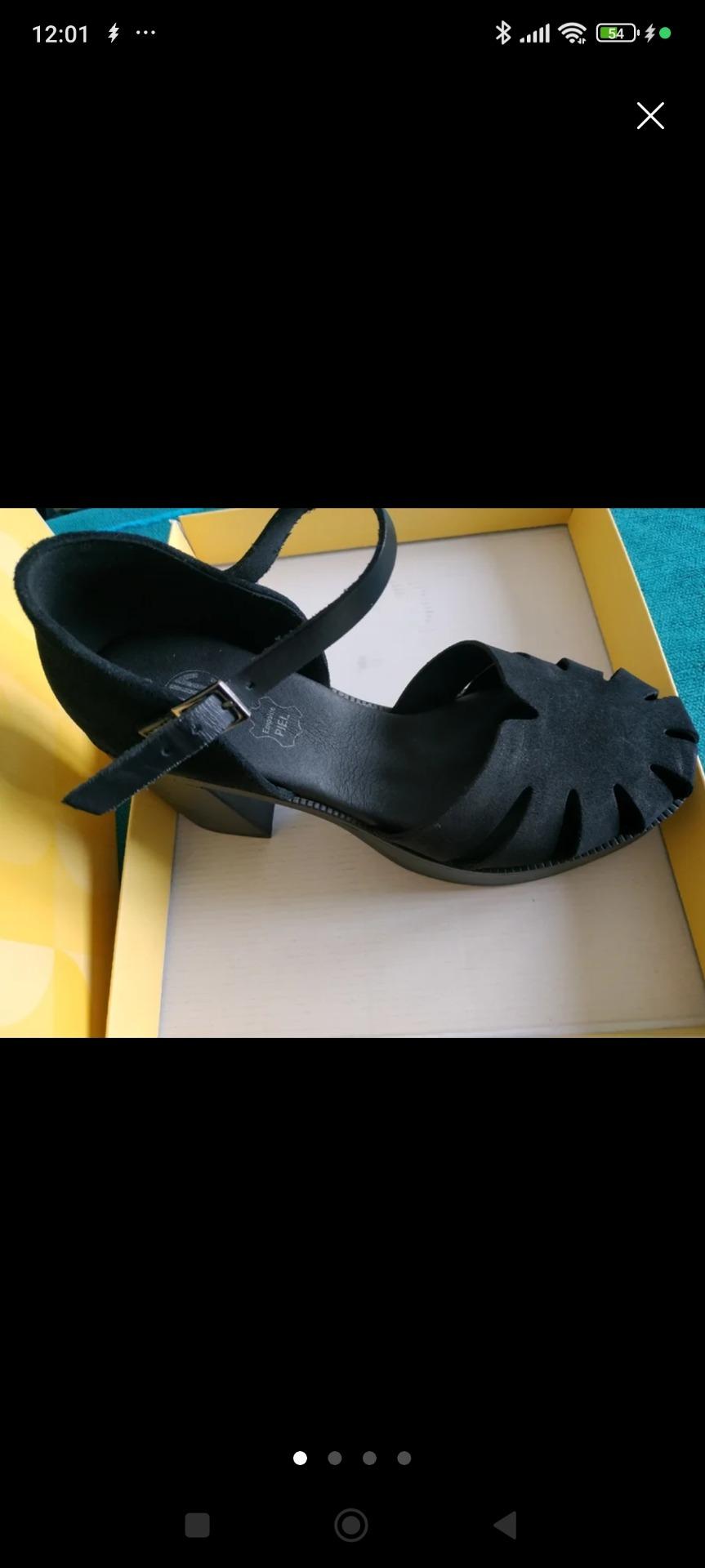 Foto de Sandalias de piel sin estrenar