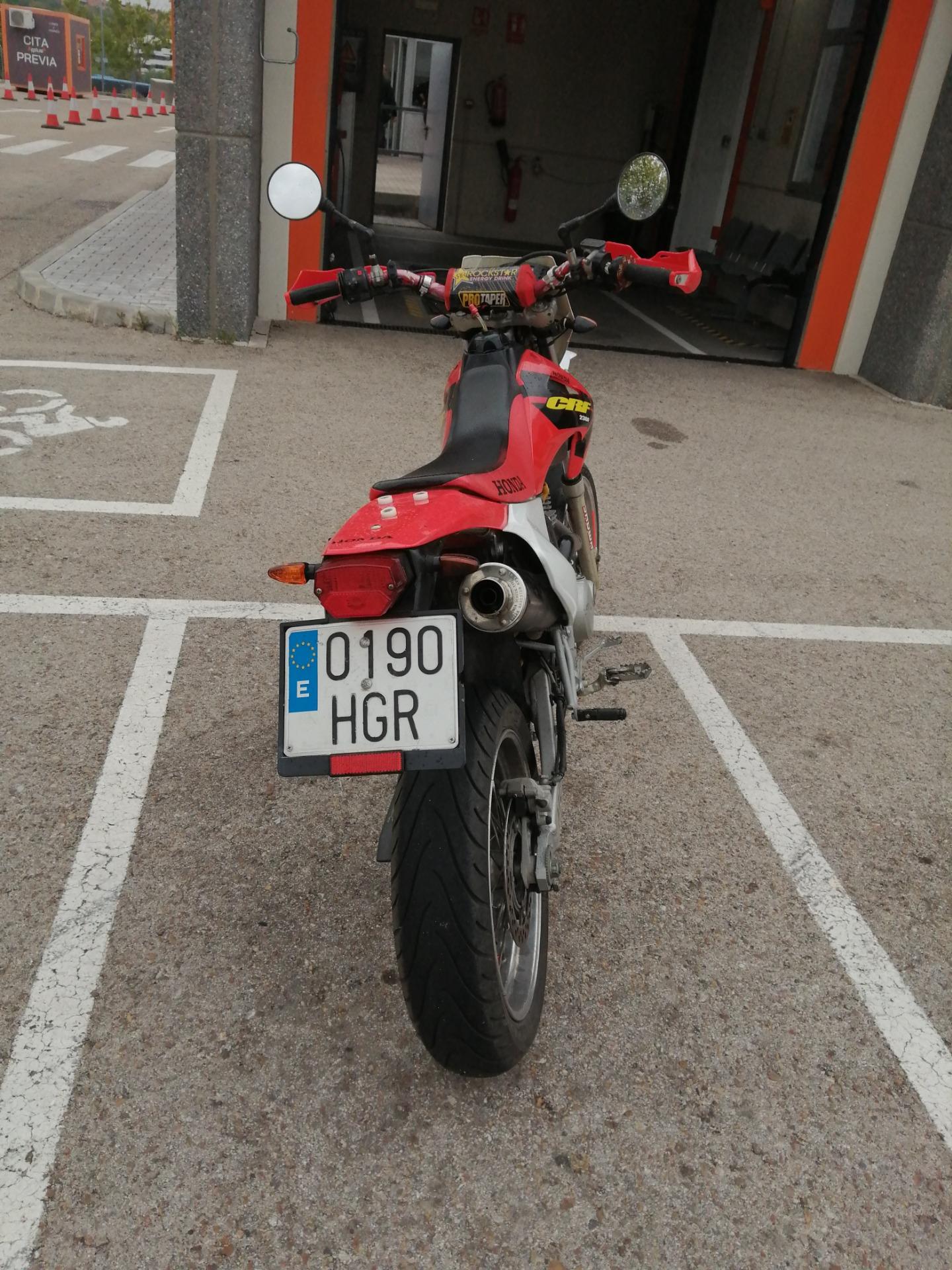Foto 1 de moto Honda crf 230 f Supermotard 