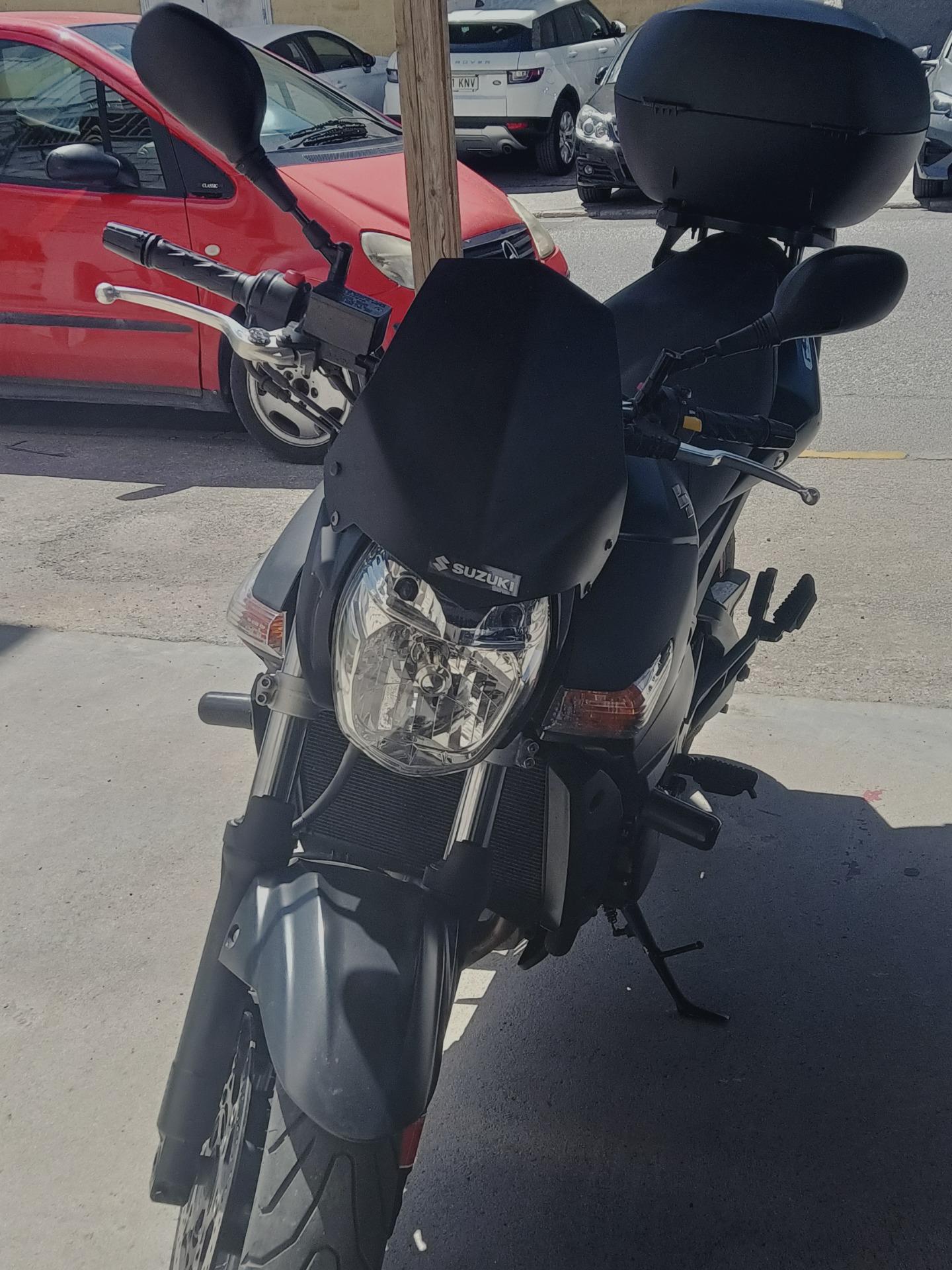 Foto 4 de Suzuki gsr 600cc naked por scooter a partir de 250cc