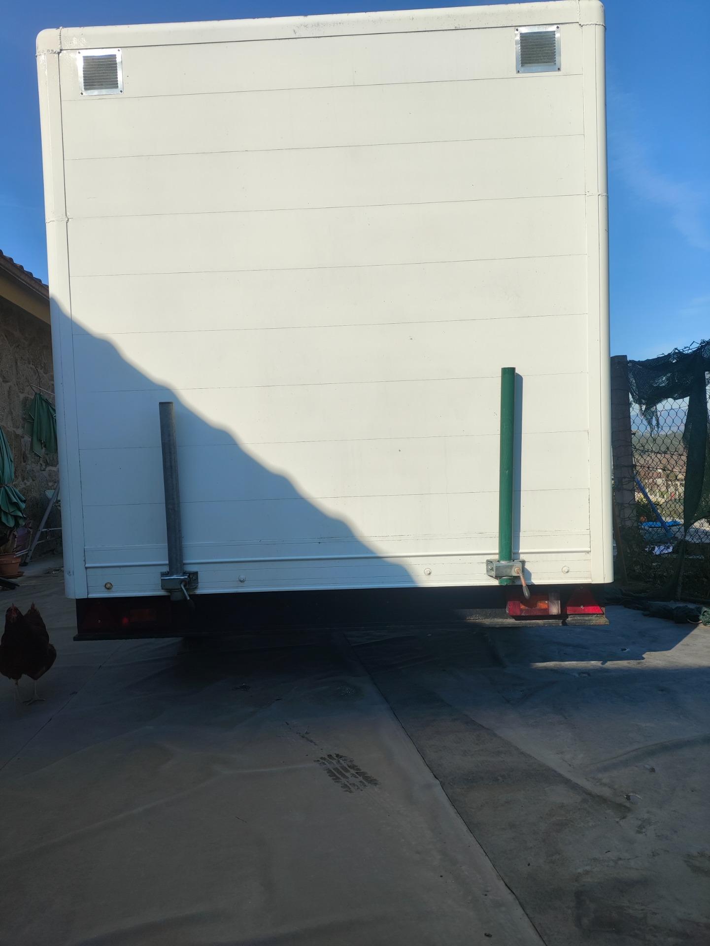 Foto de Remolque  coche carrozado 750kg