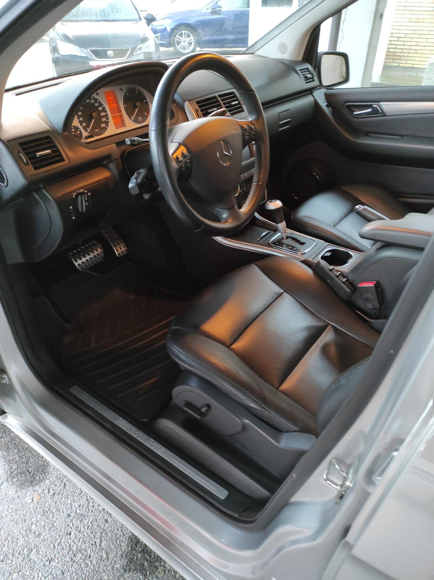Foto 2 de MERCEDES CLASE A 200 Diesel 
