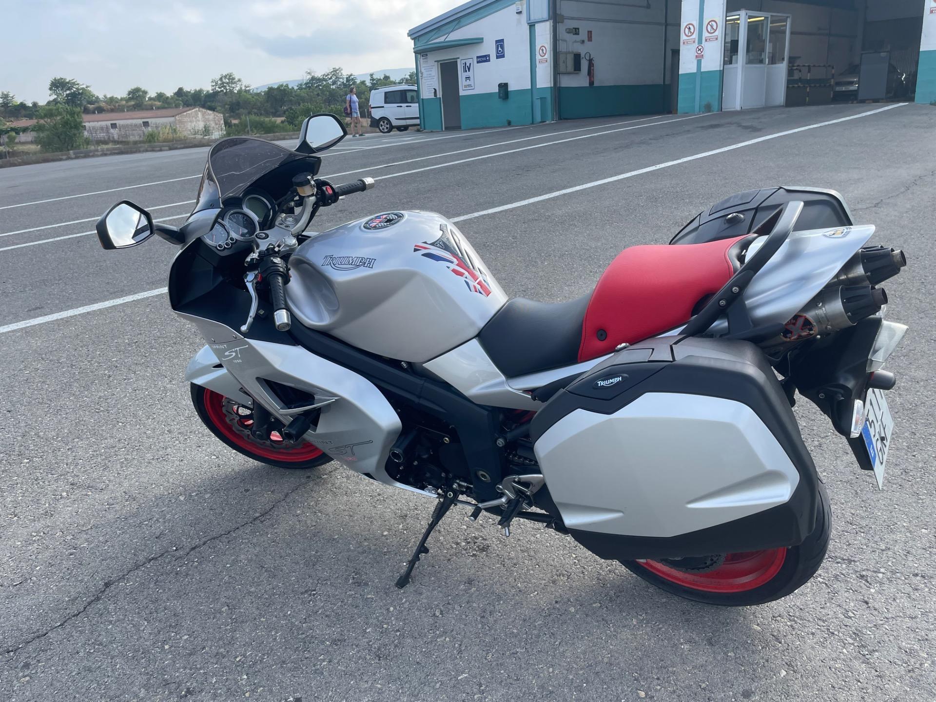 Foto de Triumph sprint st 1050