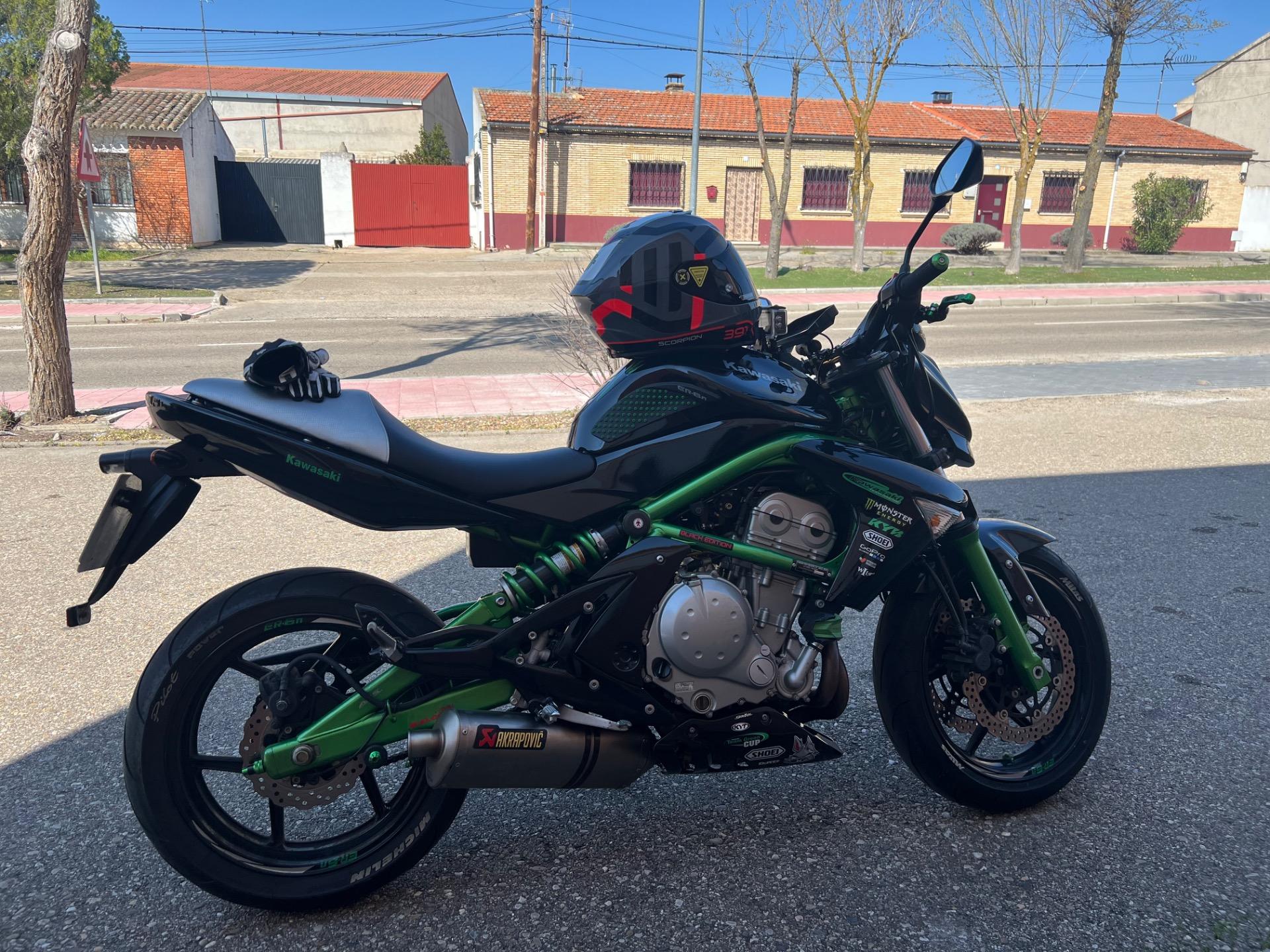 Foto de Se cambia Kawasaki er6n ABS del 2008 limitada para A2 en documentación y la moto