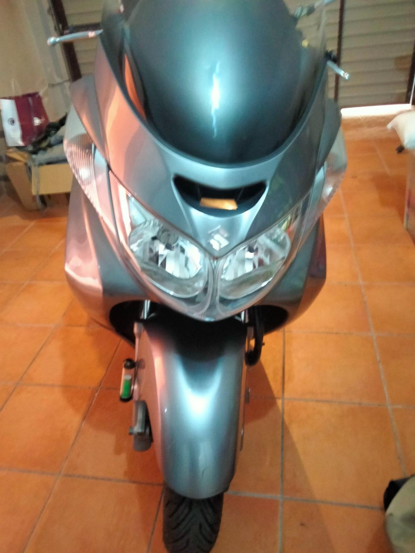 Foto 2 de Scooter Suzuki burgmann 250