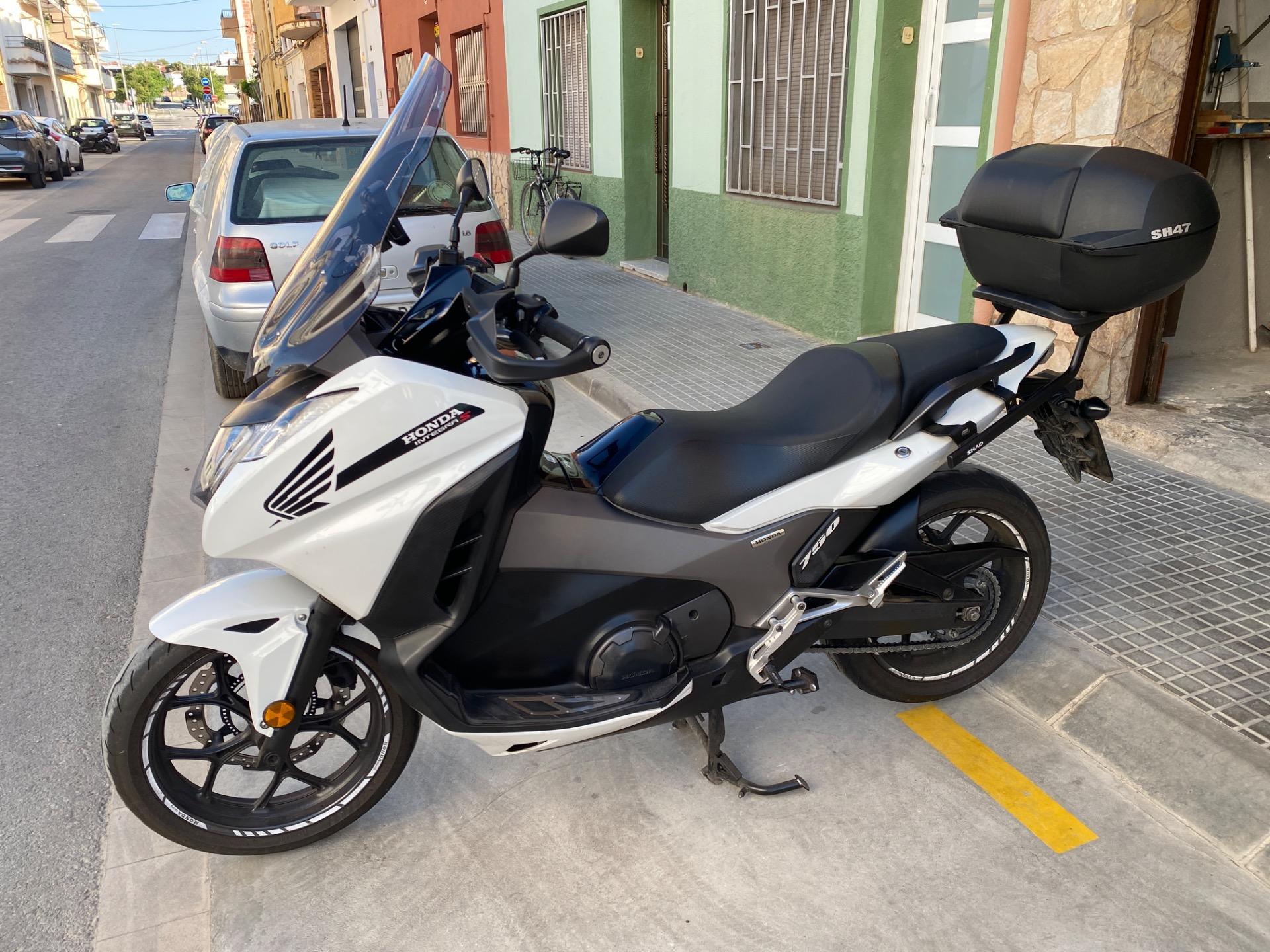 Foto 1 de Honda Integra NC750D, blanca del 2017.