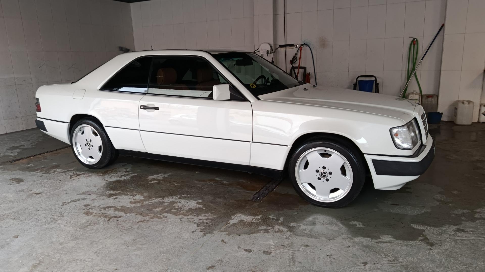 Foto de Mercedes 300 CE 24V