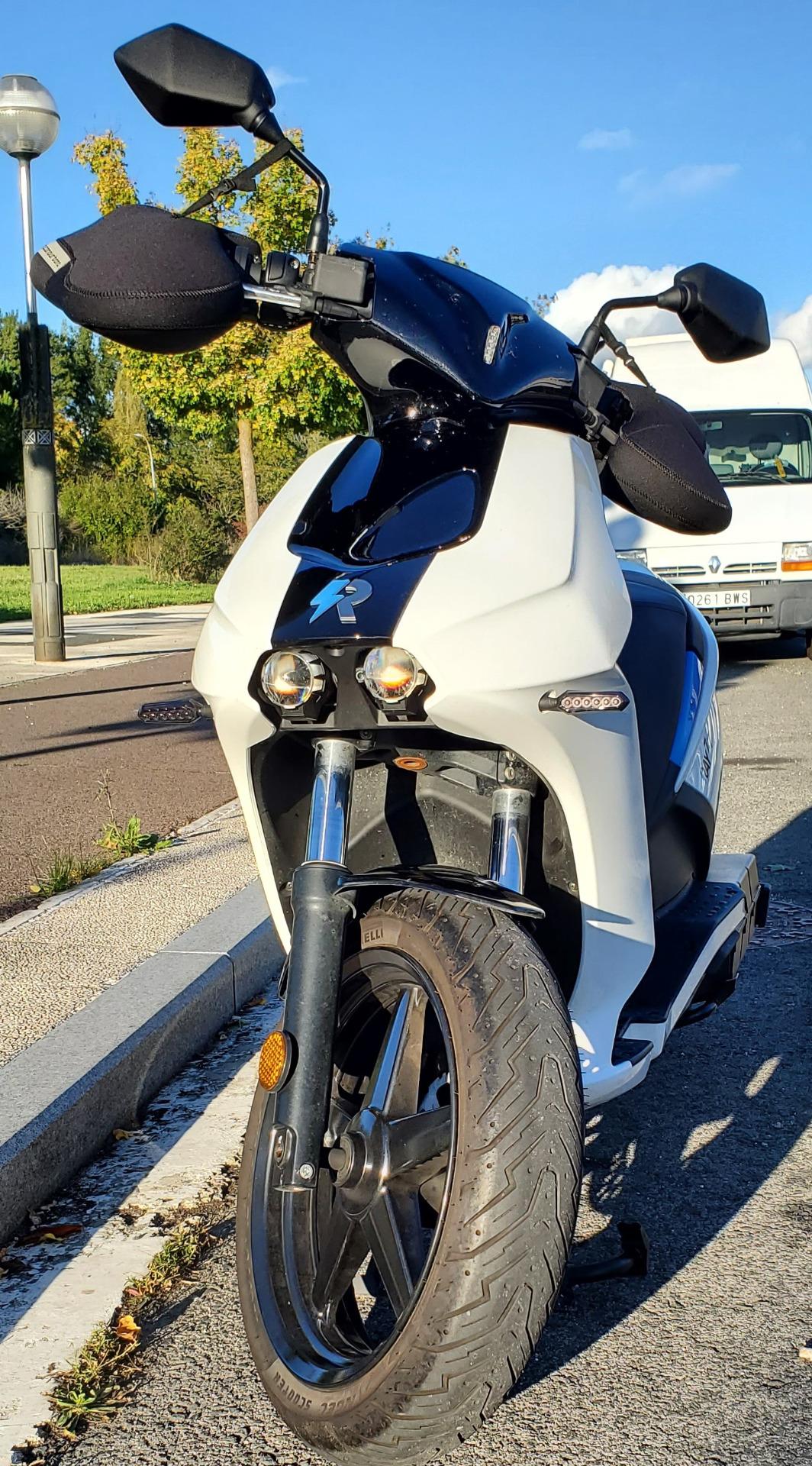 Foto 3 de Moto electrica nacional RIEJU RAY 7.7 de febrero de 2022 con 9.500 km