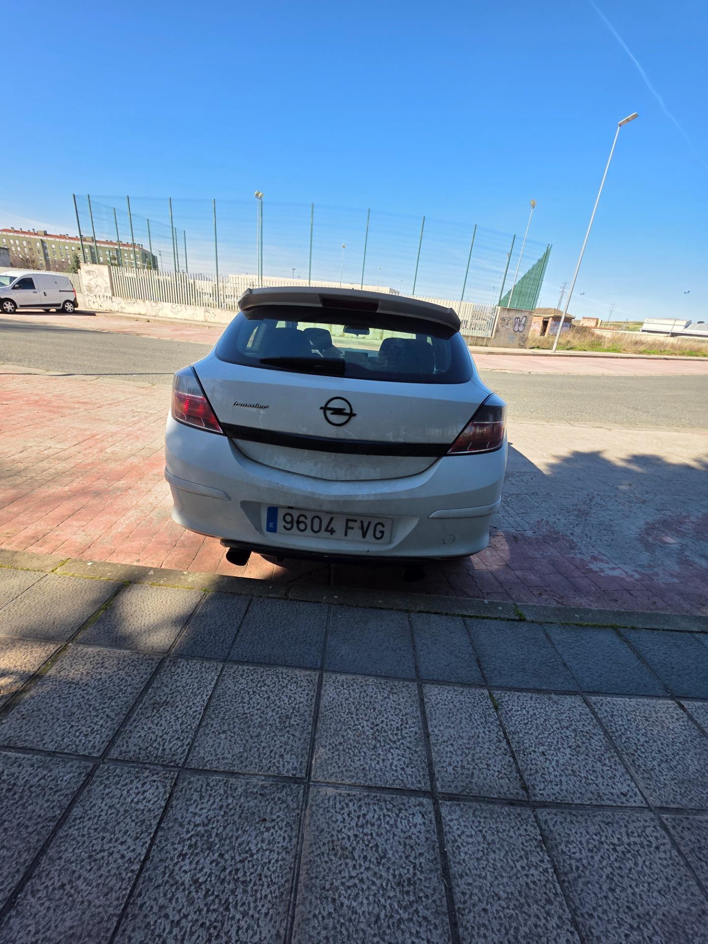 Foto 4 de Opel Astra h gtc y Ktm Duke 125