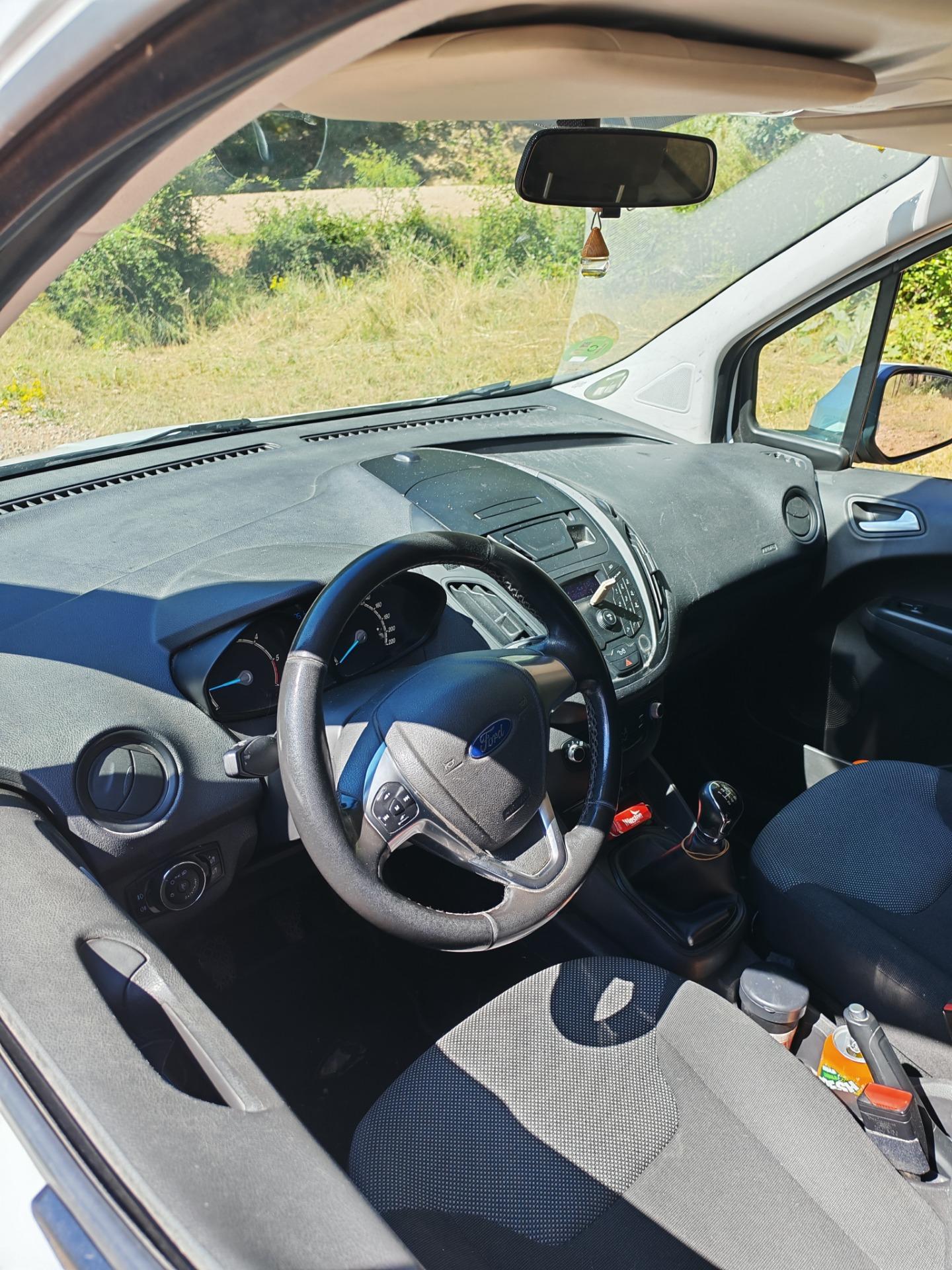 Foto de Furgoneta Ford Transit courier del 2017 diesel motor 1.5diesel motor dura torq 