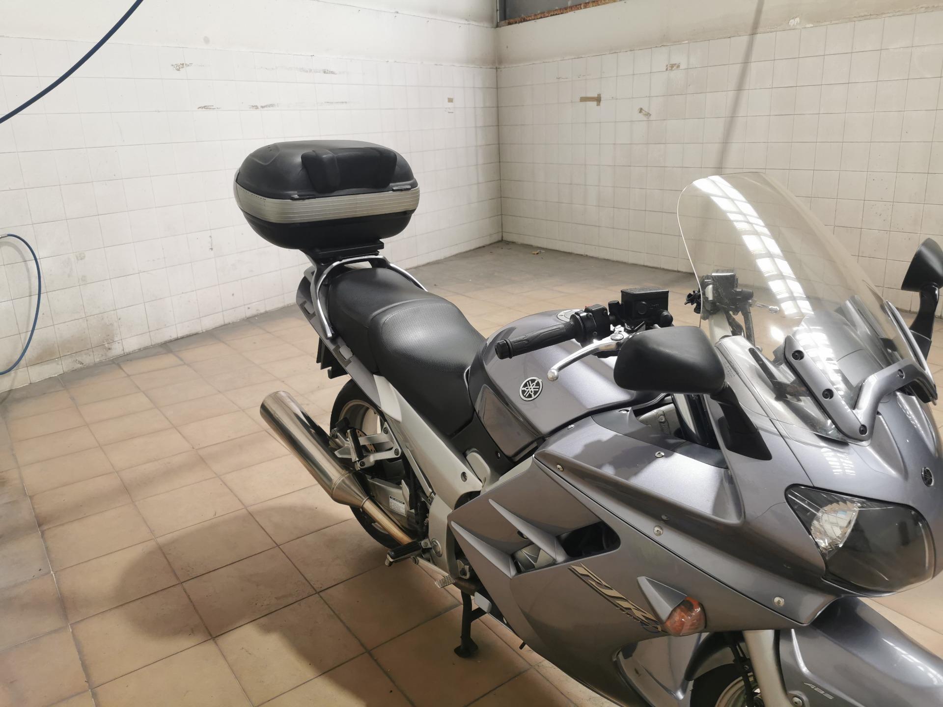Foto 1 de Yamaha fjr abs del 2005 con 62000 kilómetro la moto esta perfecta y recién revisado de todo con fact