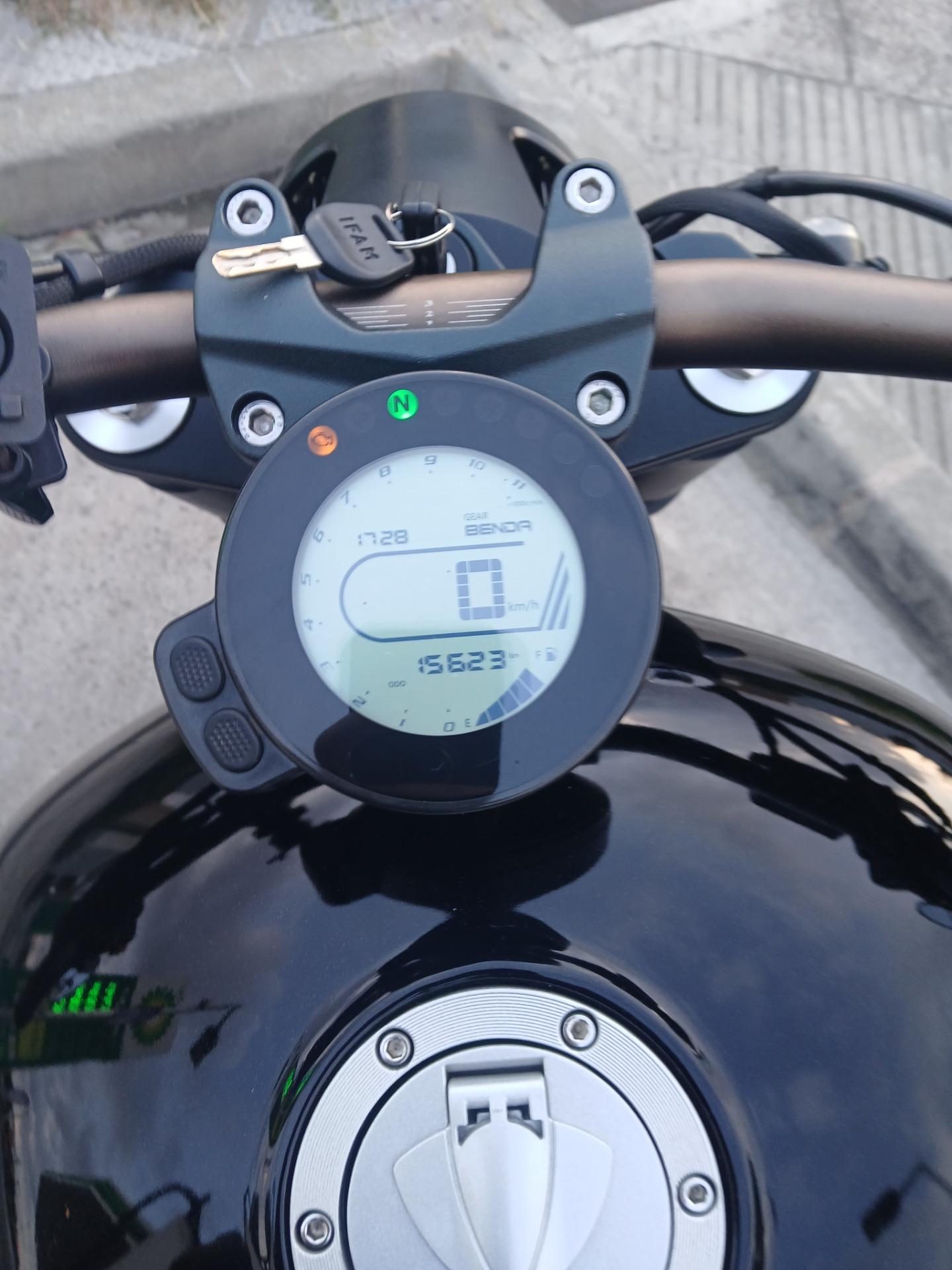 Foto 7 de Una moto Keeway Benda V-cruiser 