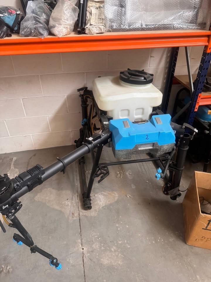 Foto 7 de Liquidación empresa drones agrícolas: lote completo por 8.000€ (PVP en piezas >30.000€)
