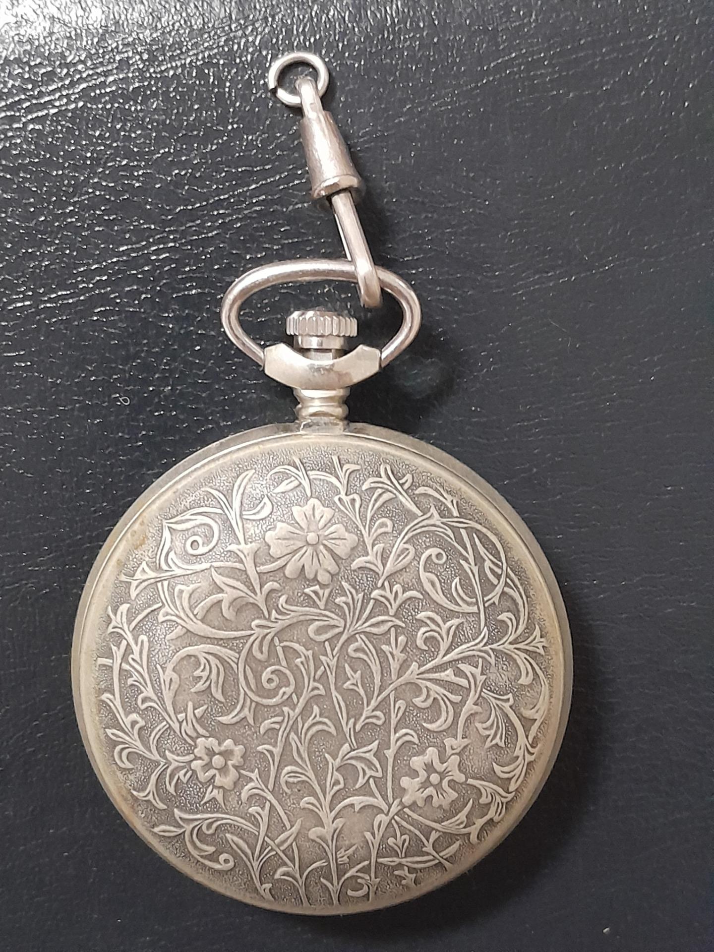 Foto 9 de Navajas, reloj, decoración un santo 