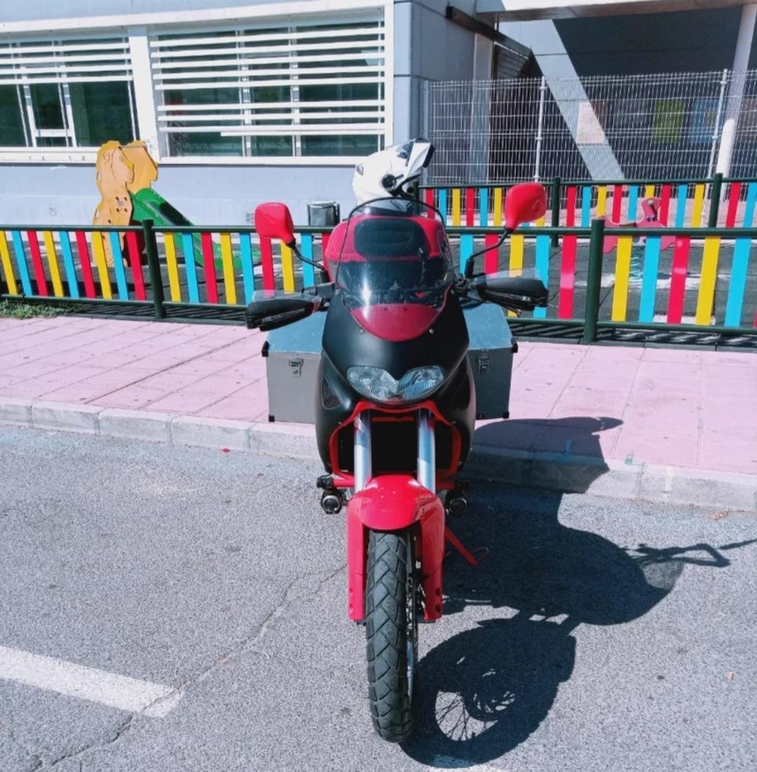 Foto 2 de Moto aprilia pegasus 650