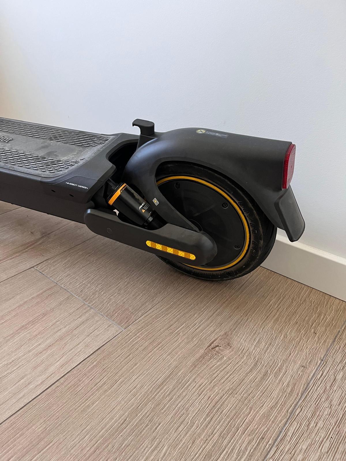 Foto 2 de Patinete Premium Nine Boot Max G2