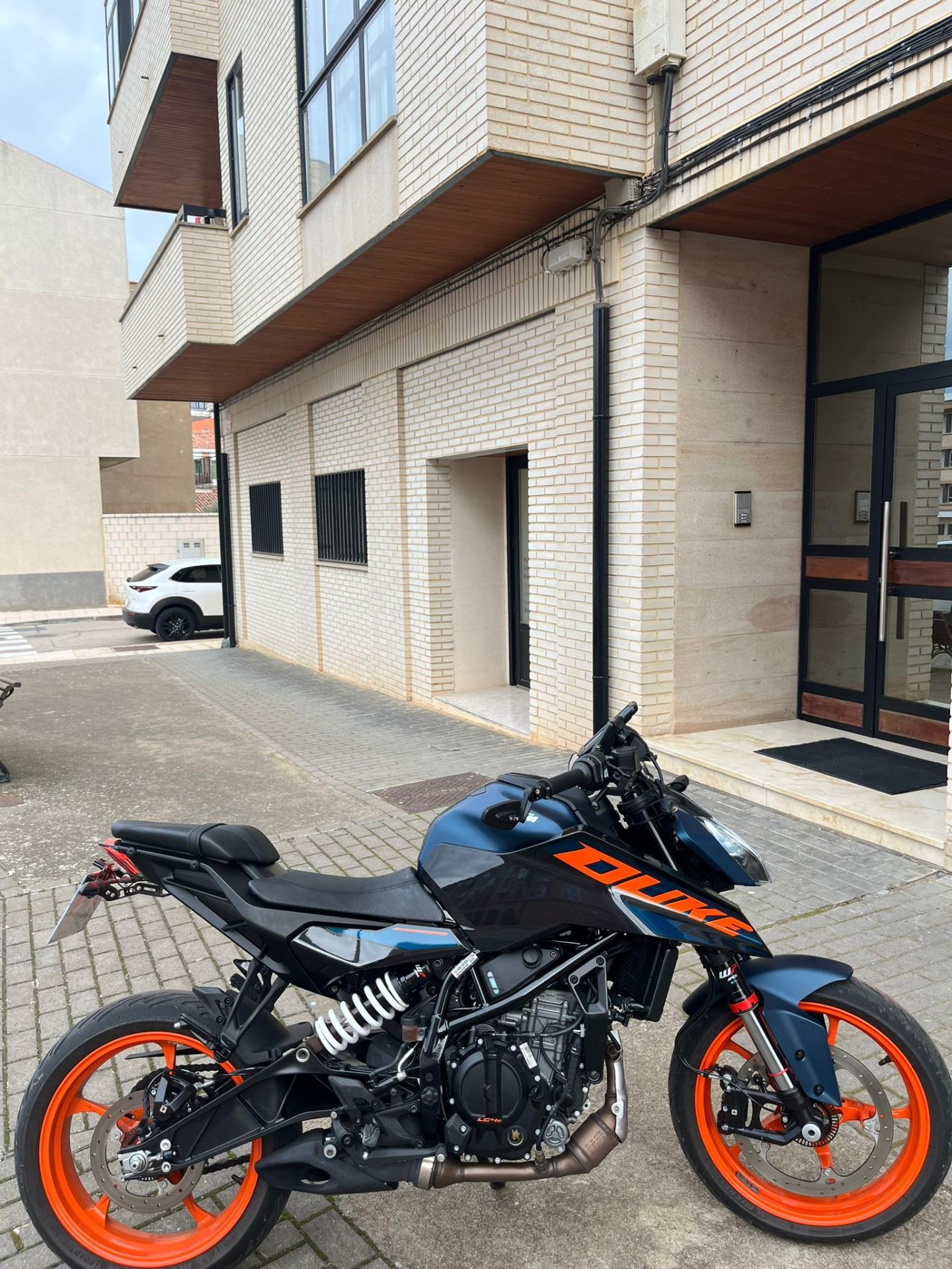Foto de KTM Duke 125 2024