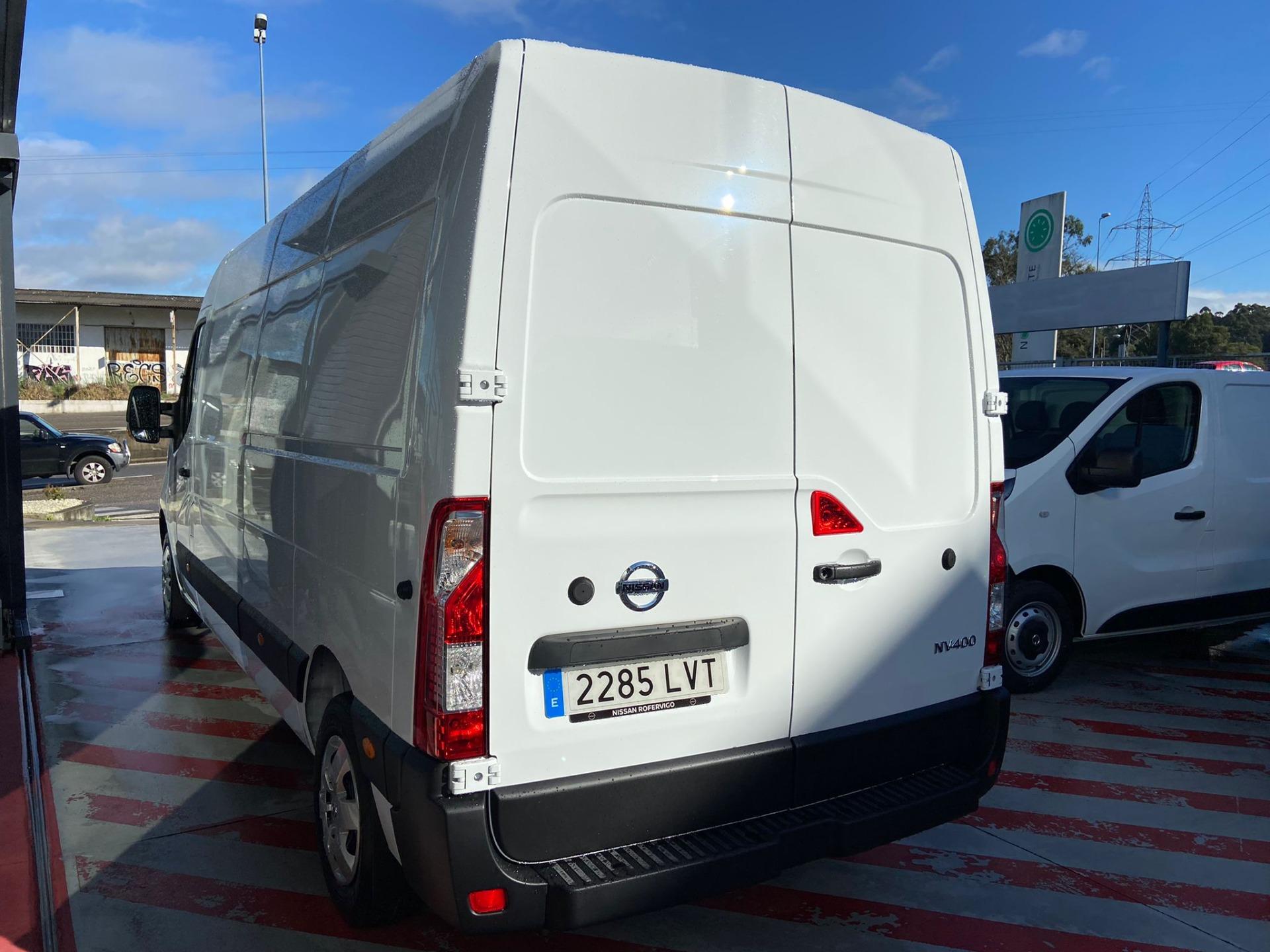 Foto 3 de Furgoneta nv 400 por coche