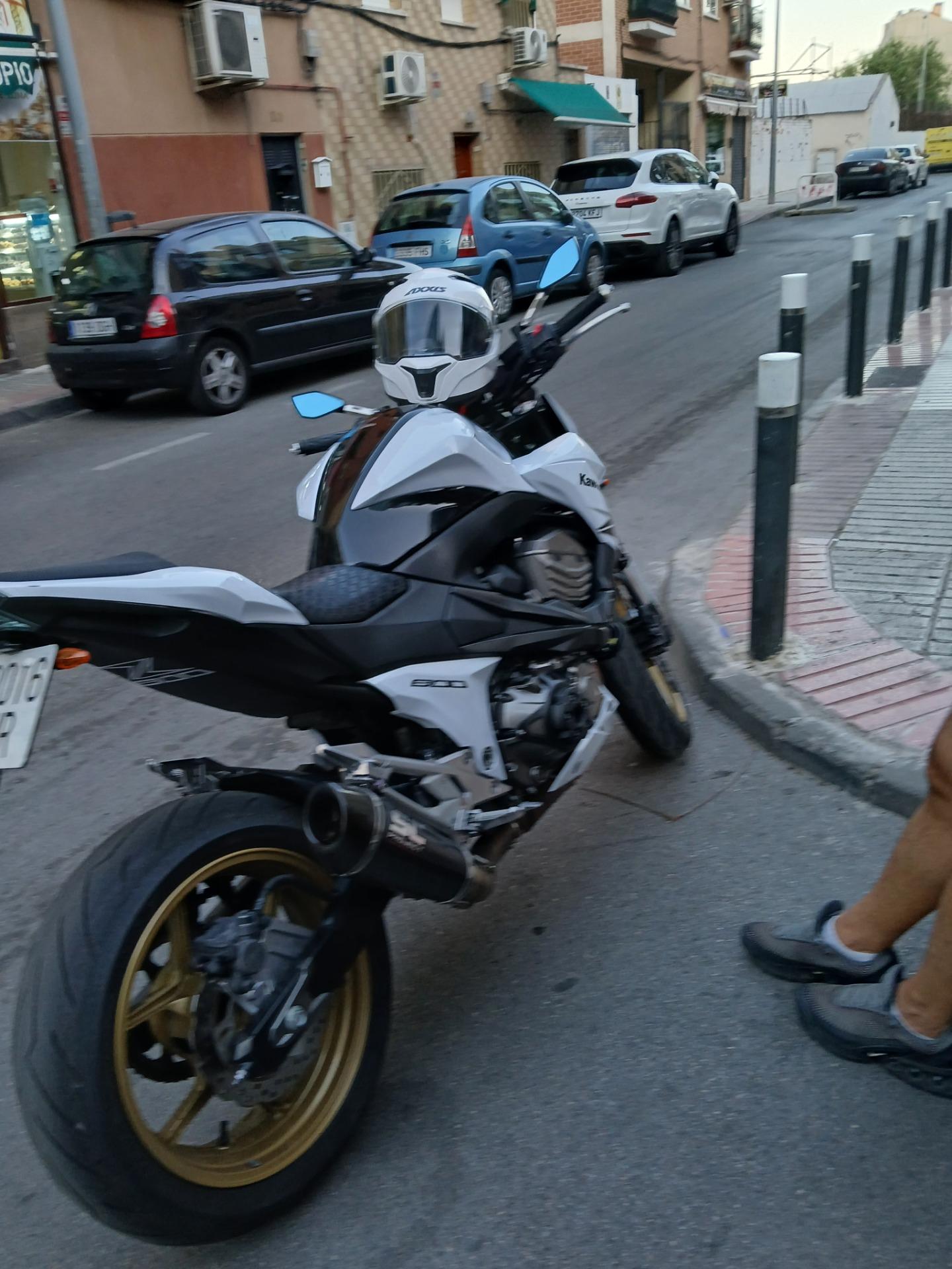 Foto de 5000 solo por unos dis Kawasaki Z800 año2013 válida para carnet A2  