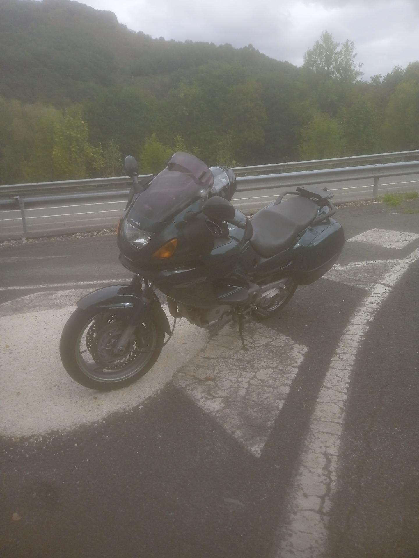 Foto 7 de HONDA DEAUVILLE NT 650 V . 2002.