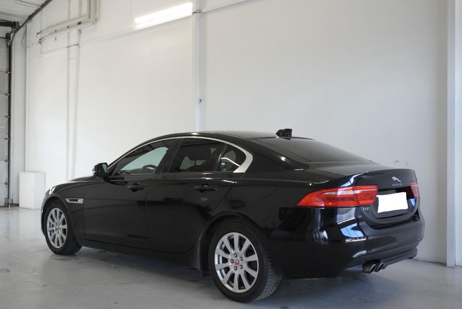 Foto 3 de Jaguar XE 20D 180cv