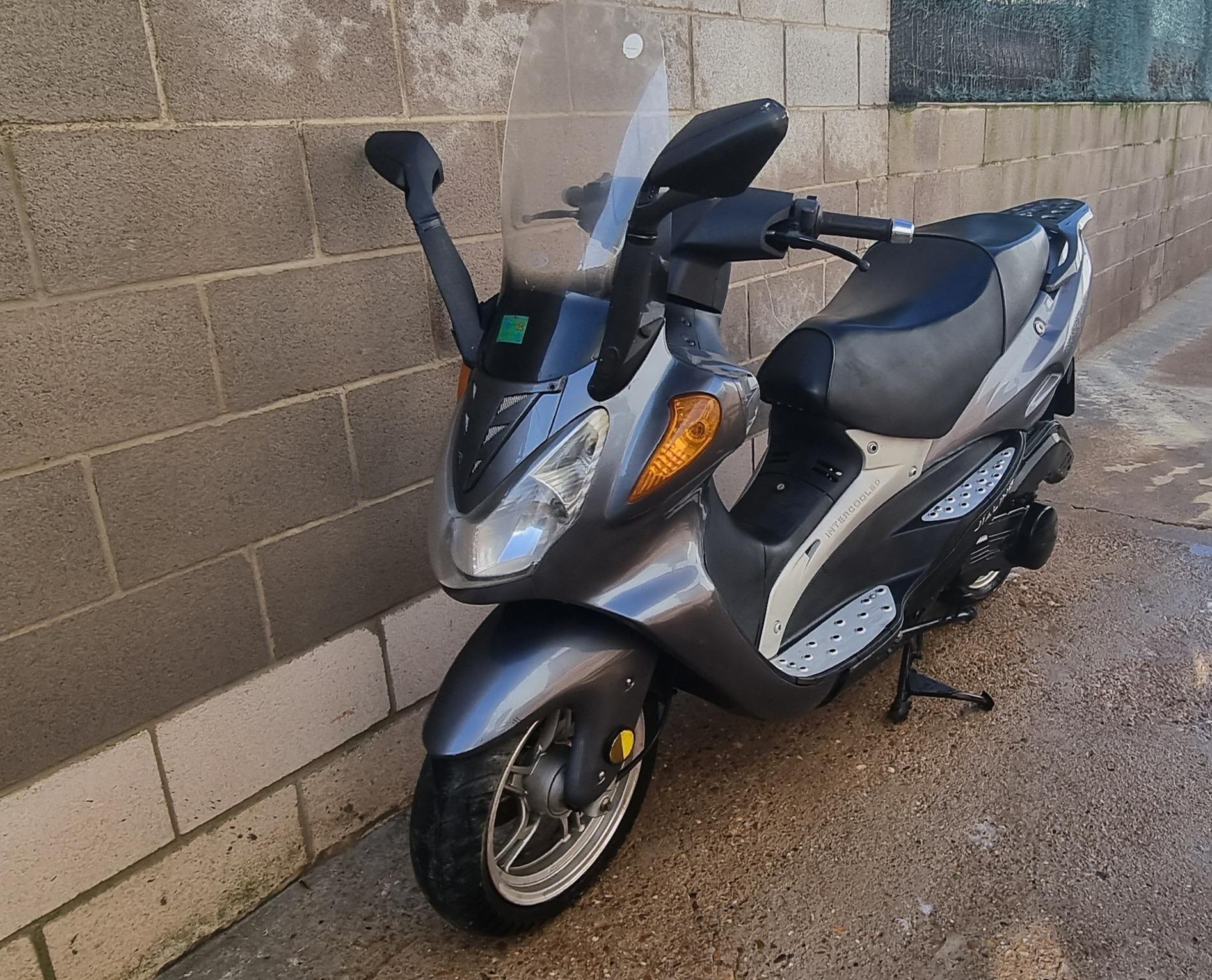 Foto 2 de Motocicleta 125 cc