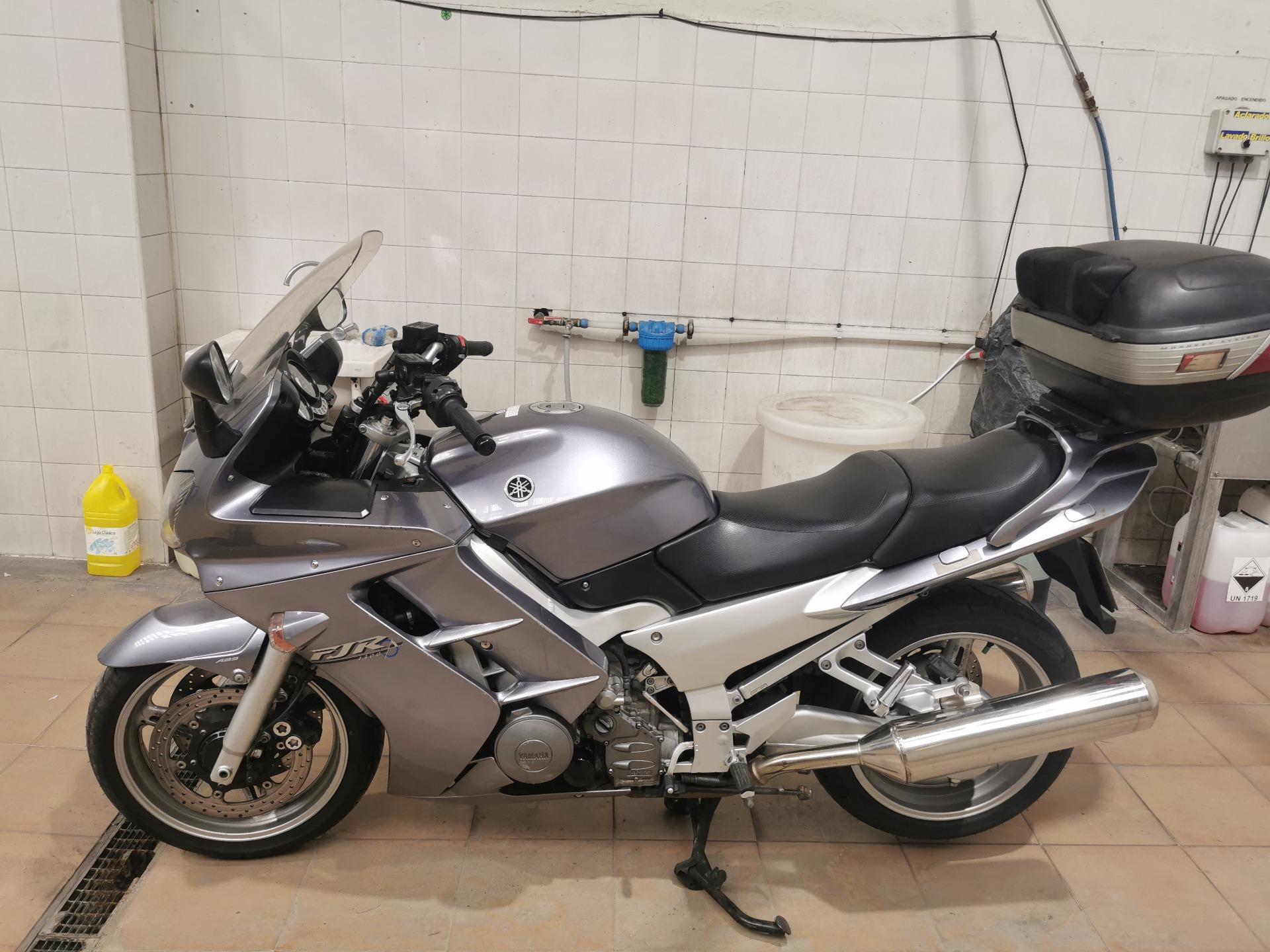 Foto 4 de Yamaha fjr abs del 2005 con 62000 kilómetro la moto esta perfecta y recién revisado de todo con fact